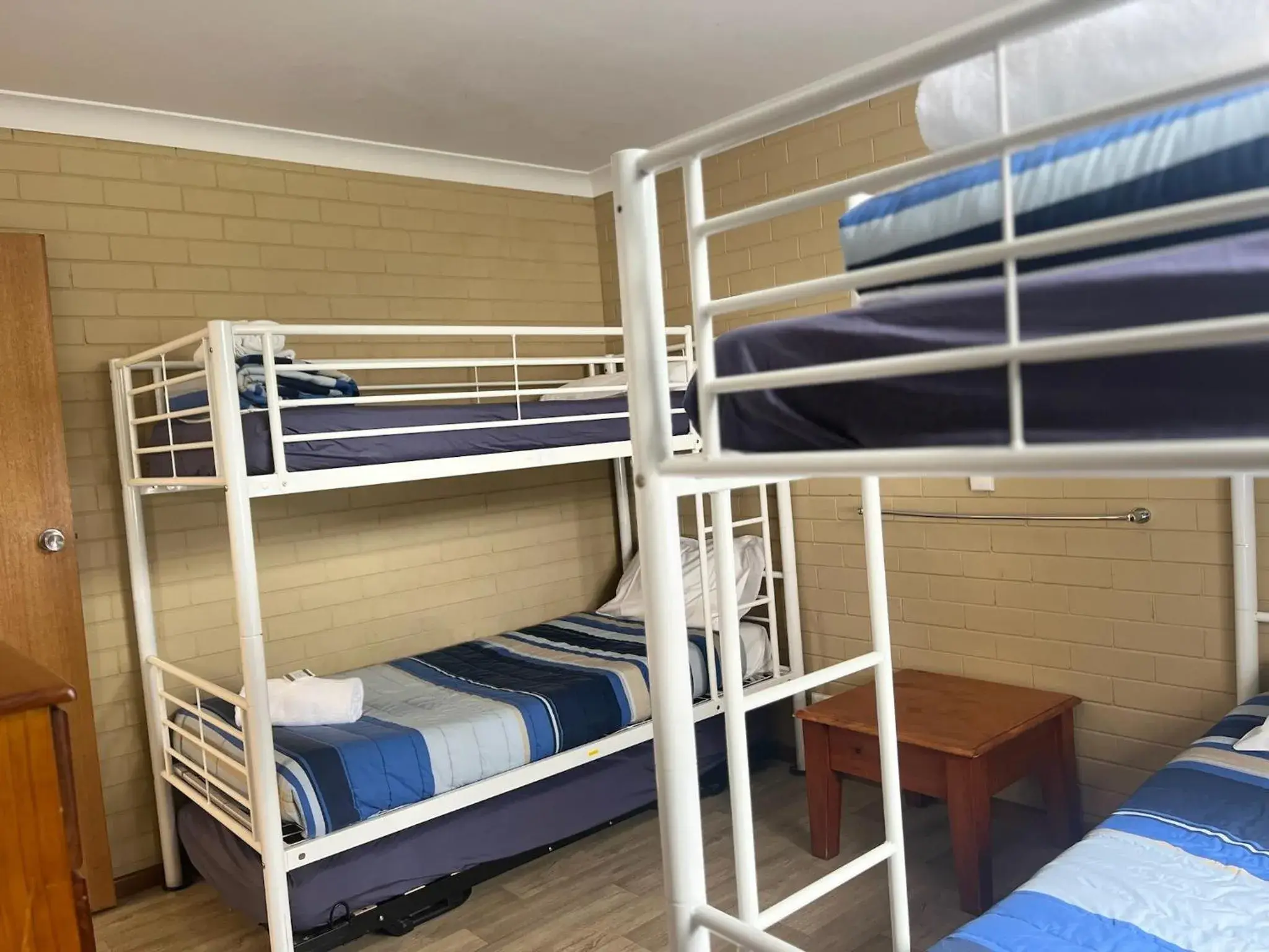 Two-Bedroom Cottage in Emu Beach Chalets Two-Bedroom Cottage in Emu Beach Chalets