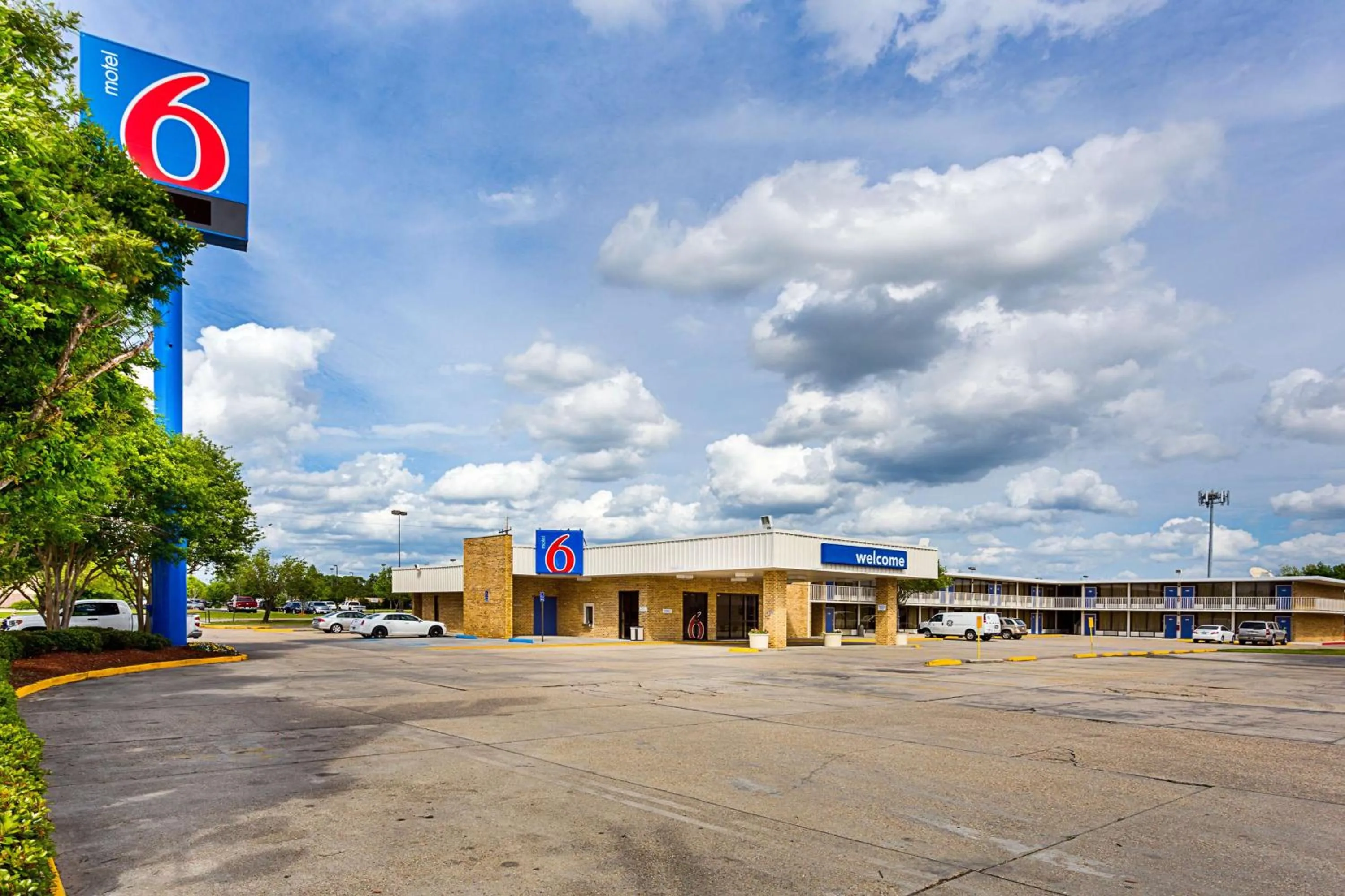 Property building in Motel 6 Baton Rouge Southeast