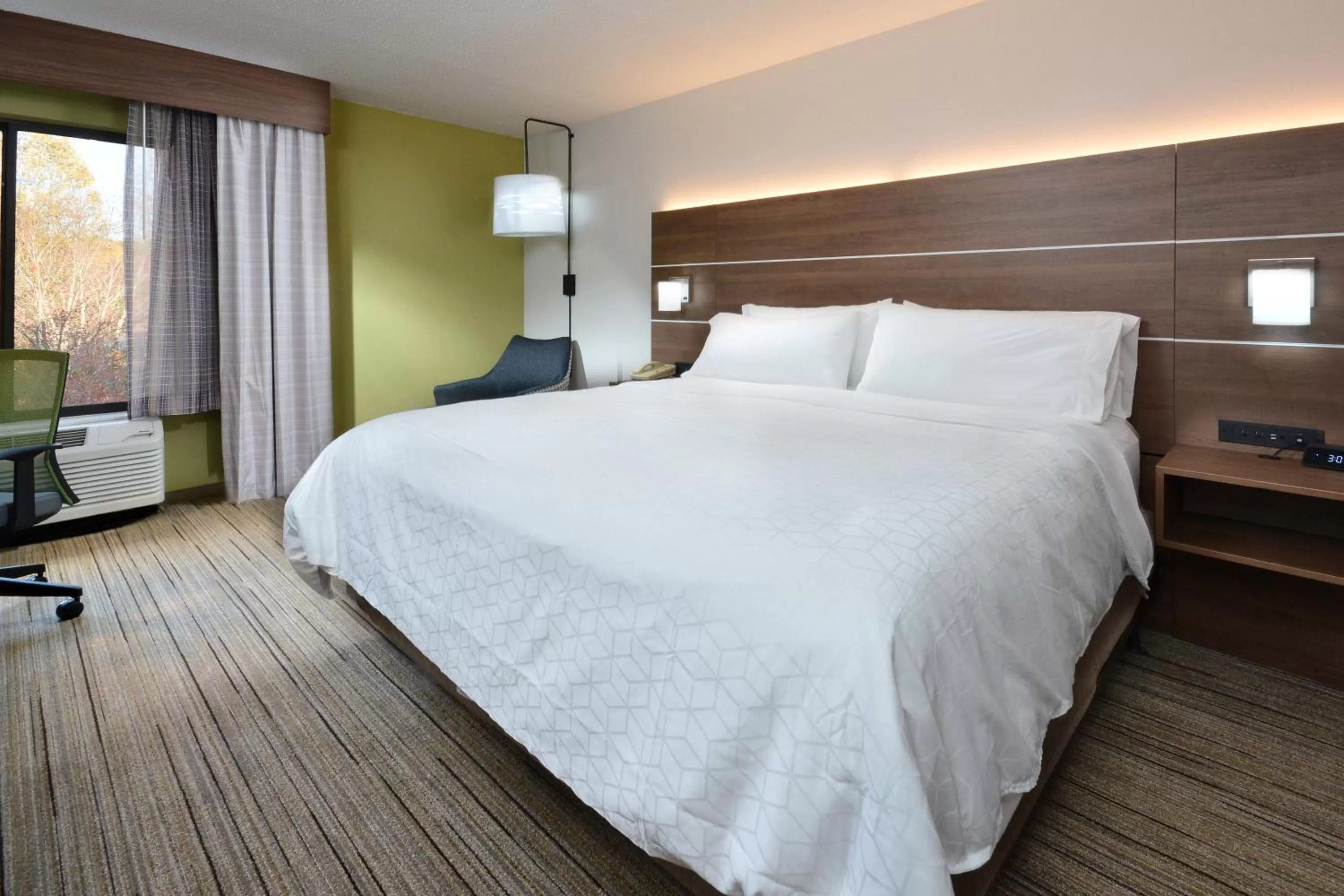 Photo of the whole room, Bed in Holiday Inn Express Raleigh-Durham Airport by IHG