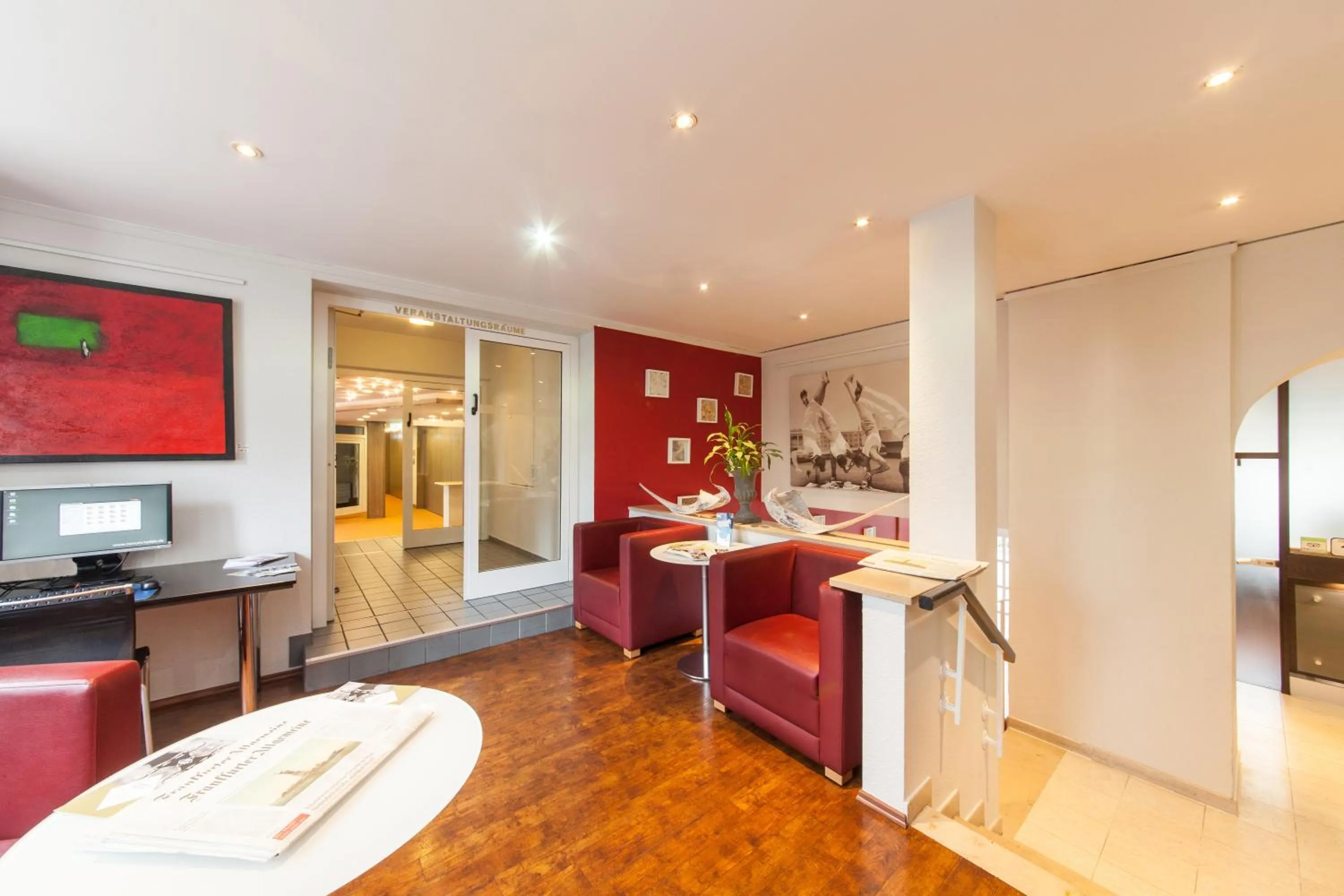 Lobby or reception in Hotel Offenbacher Hof
