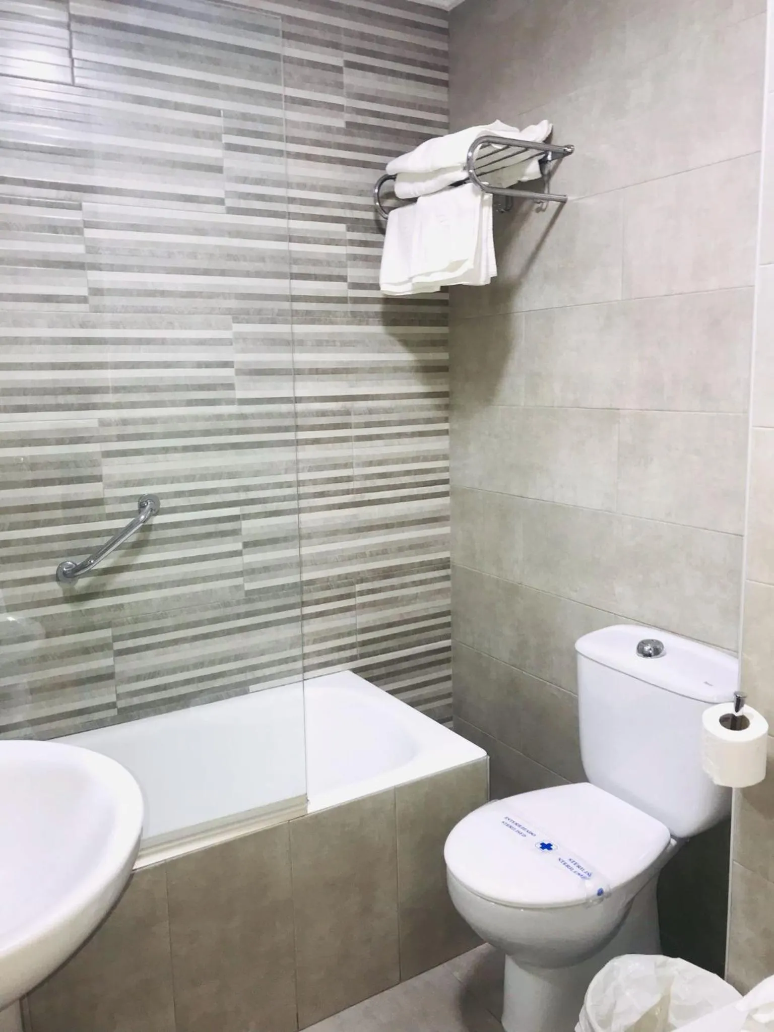 Bathroom in Hotel Arillo