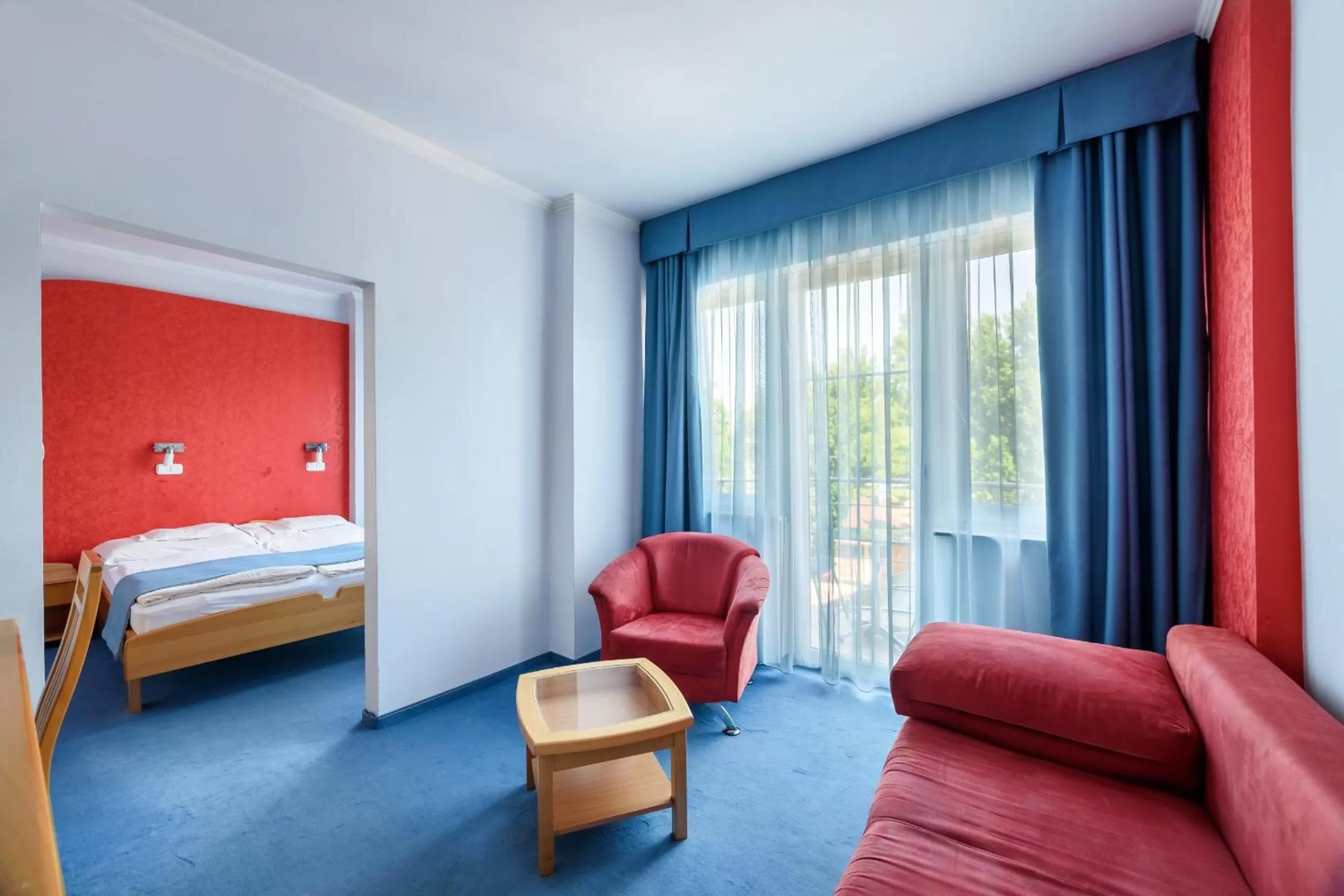 Living room, Bed in Hotel Négy Évszak