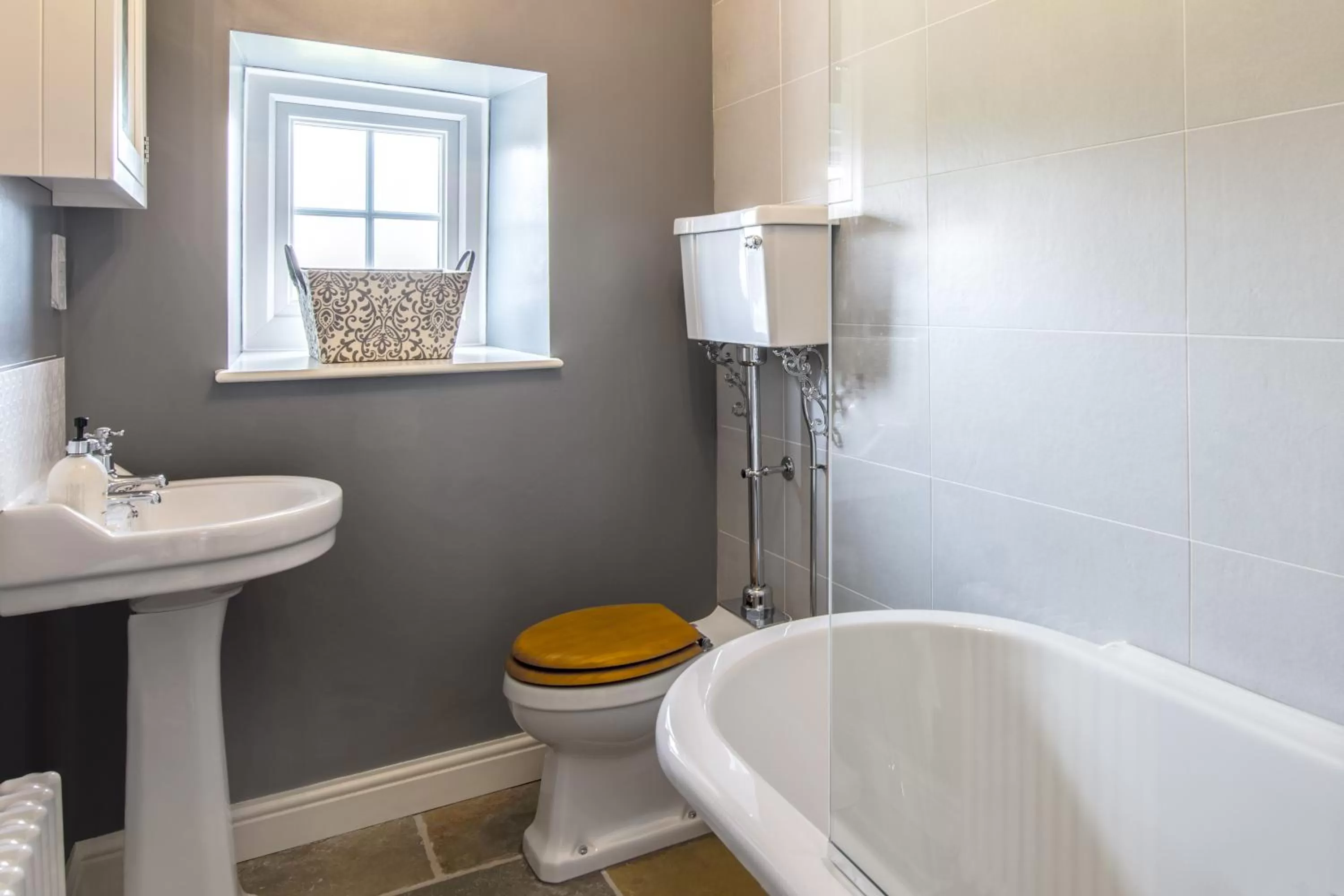 Shower in The Old Hall Inn