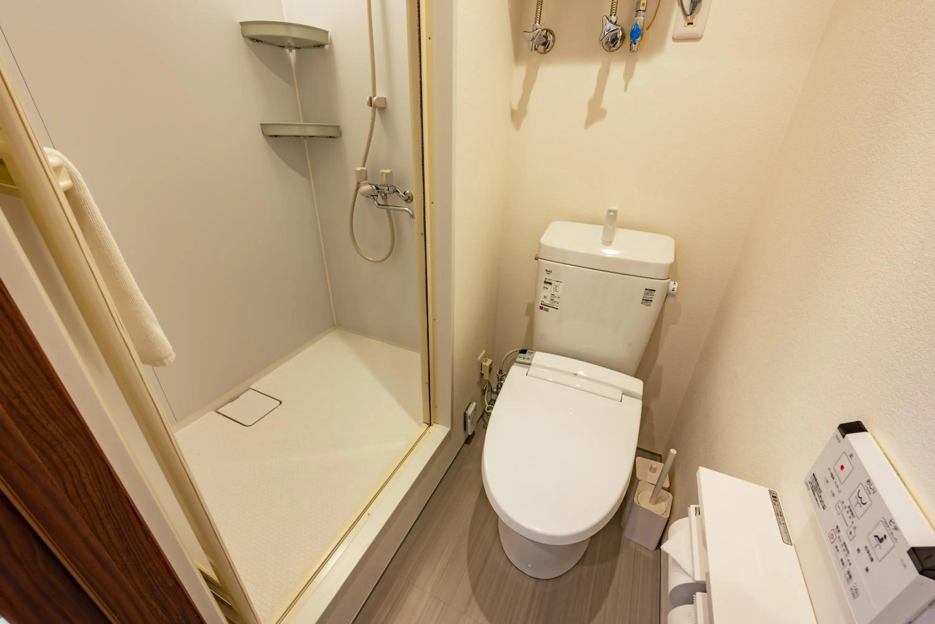 Shower in plat hostel keikyu sapporo sky