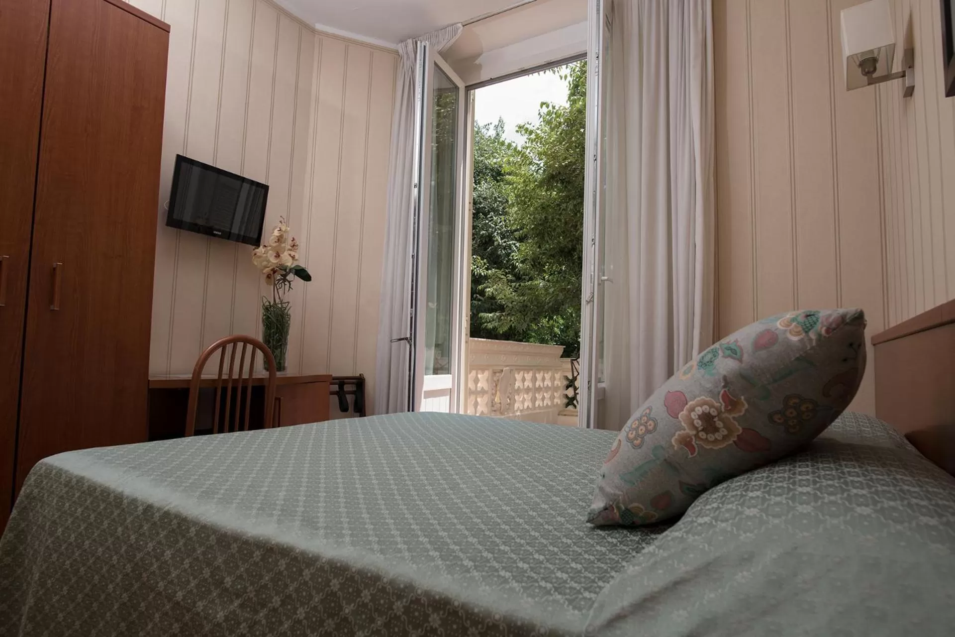 Bed in Hotel Villa Delle Rose