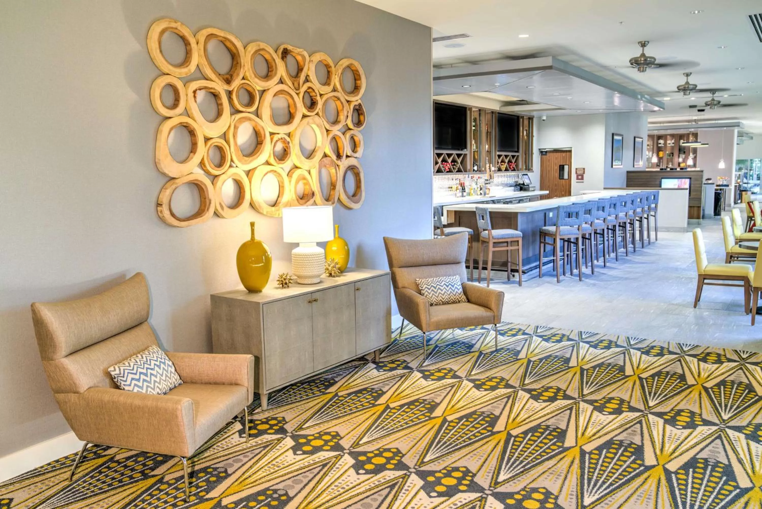 Lounge or bar in Hilton Garden Inn Santa Barbara/Goleta