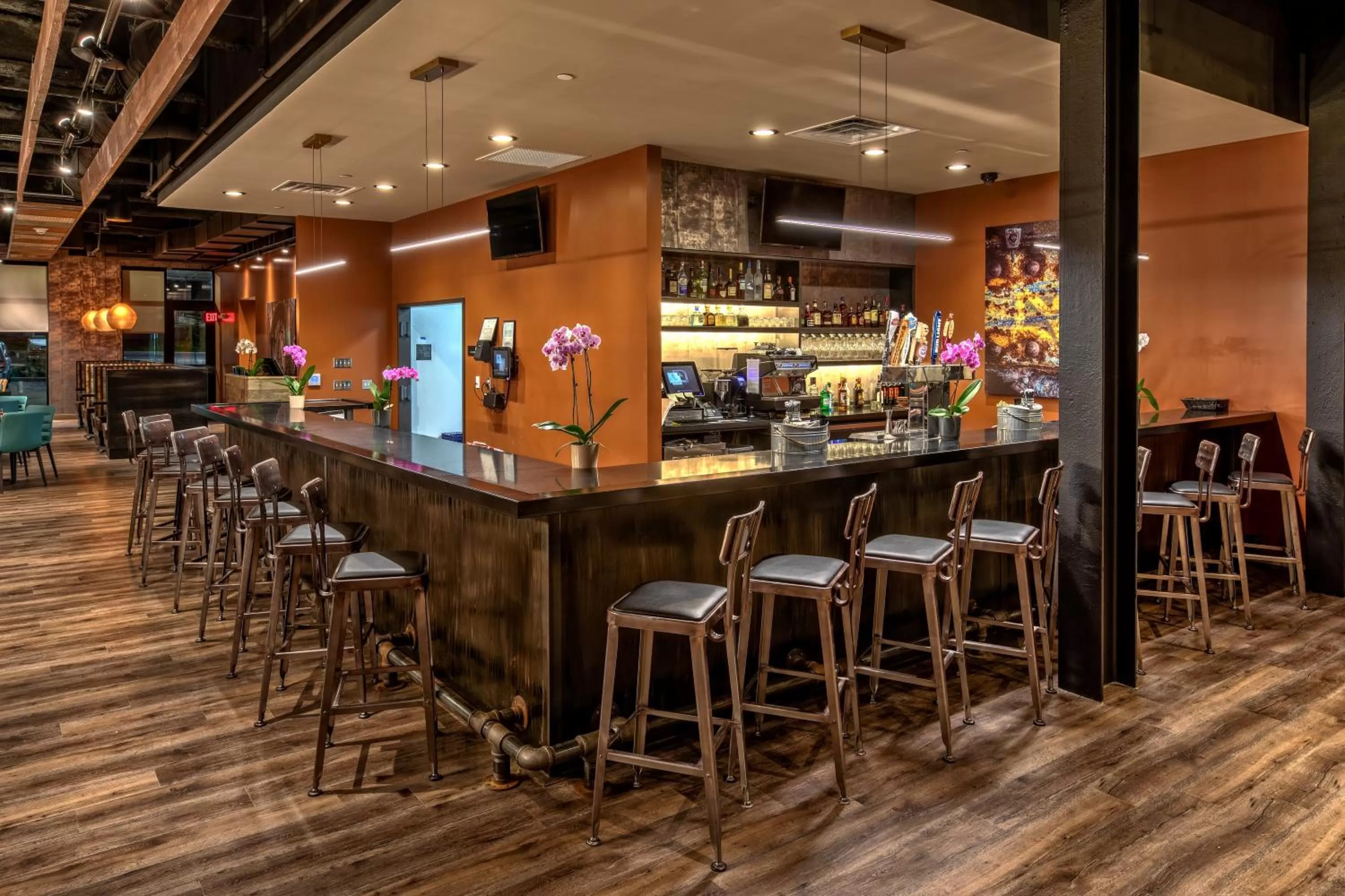 Lounge or bar in Hotel Indigo Pittsburgh University - Oakland by IHG