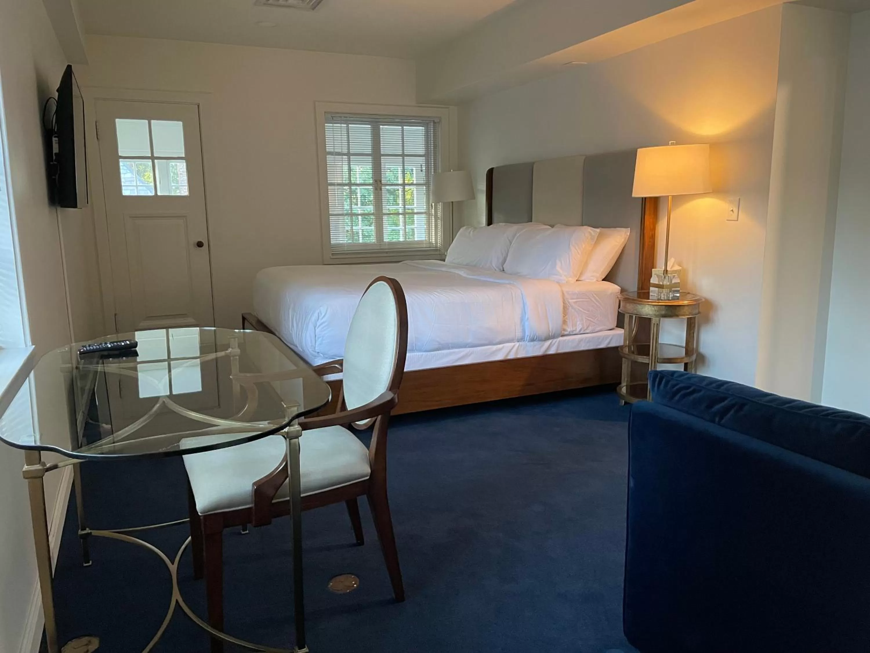 Bed in The Argus Hotel & Cocktail Lounge