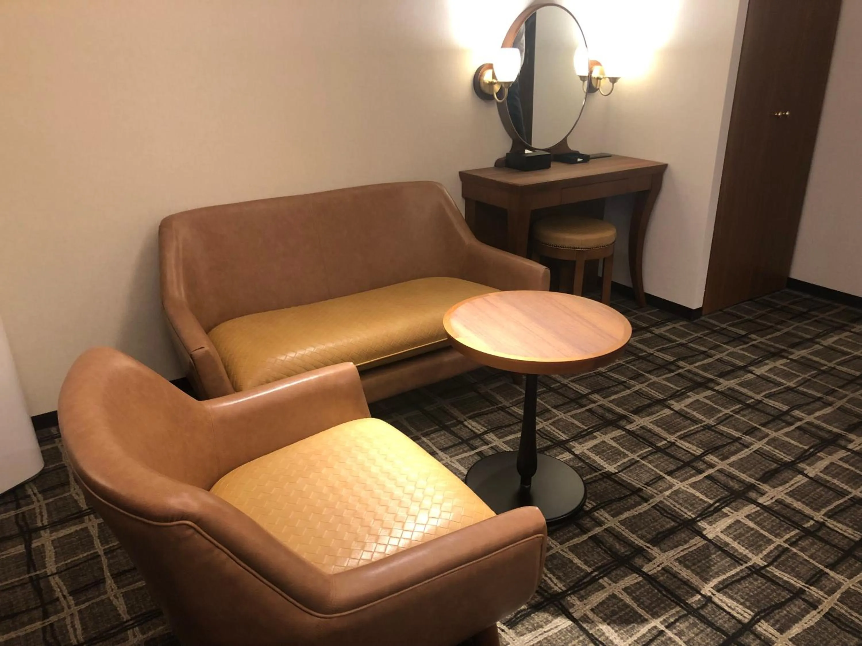 Seating area in Kobe Luminous Hotel Sannomiya