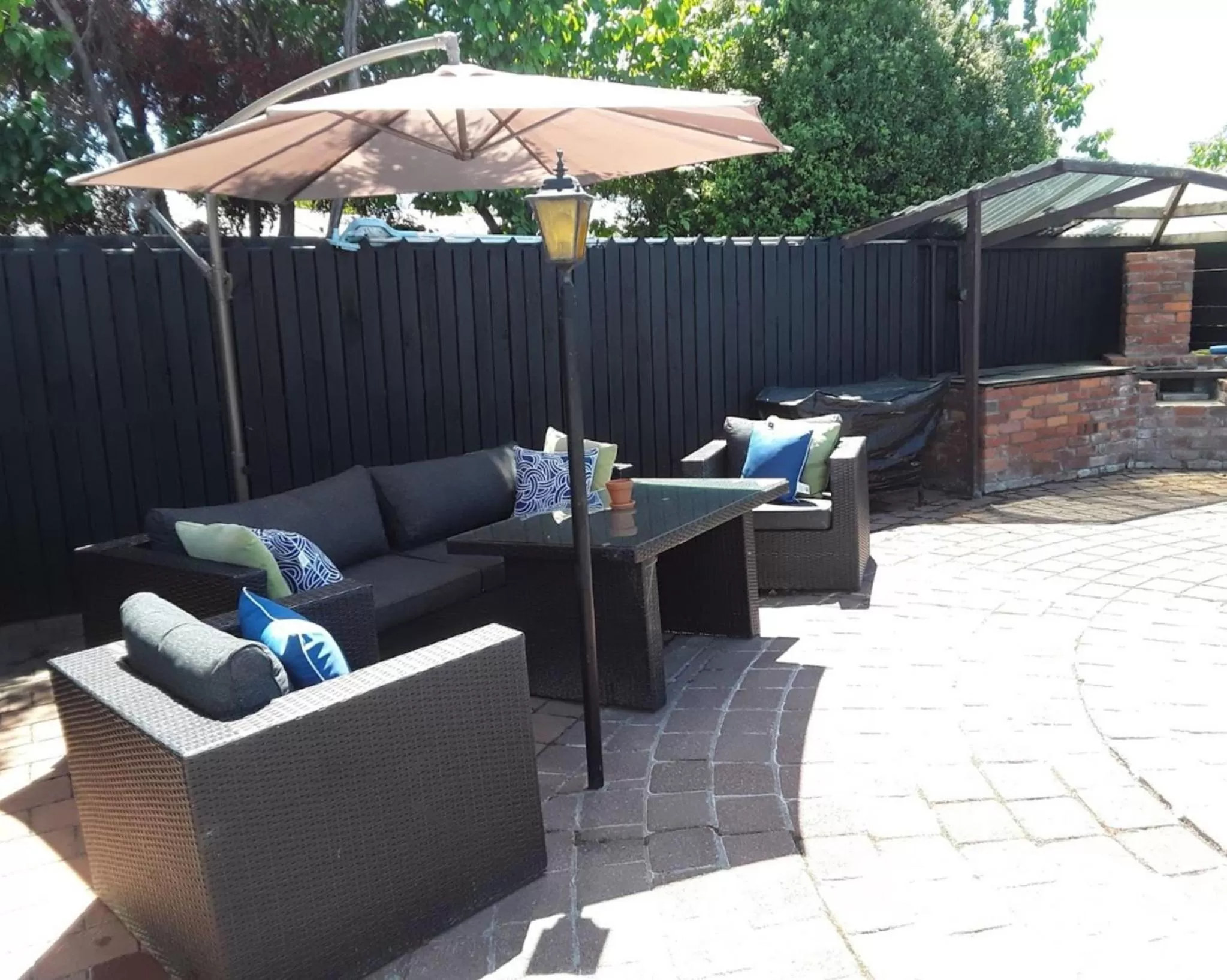 BBQ facilities in Sundowner Motel