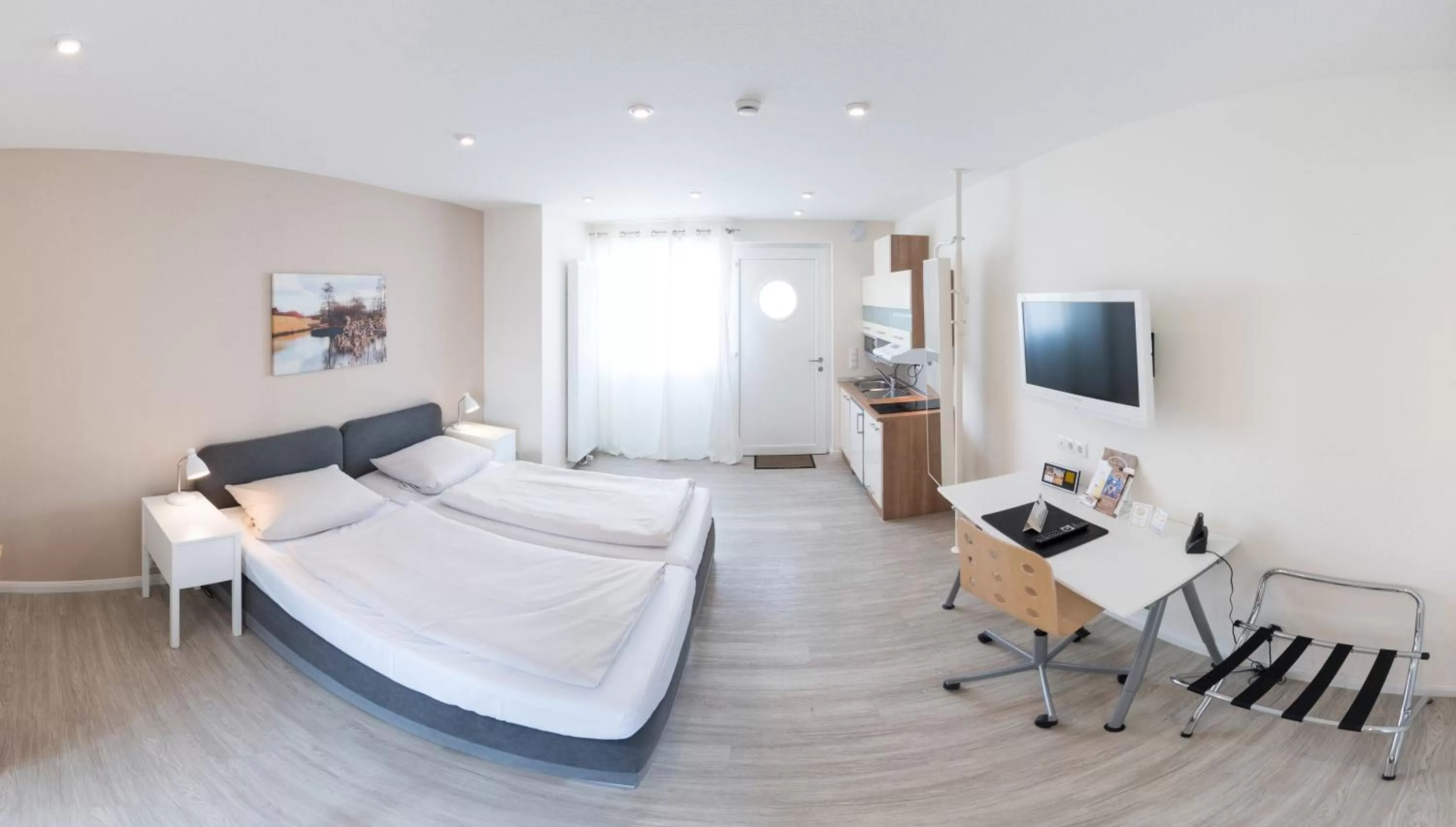 Photo of the whole room, Bed in Schäfers Hotel, Self-Check-in, Cafe und Bäcker am Hotel