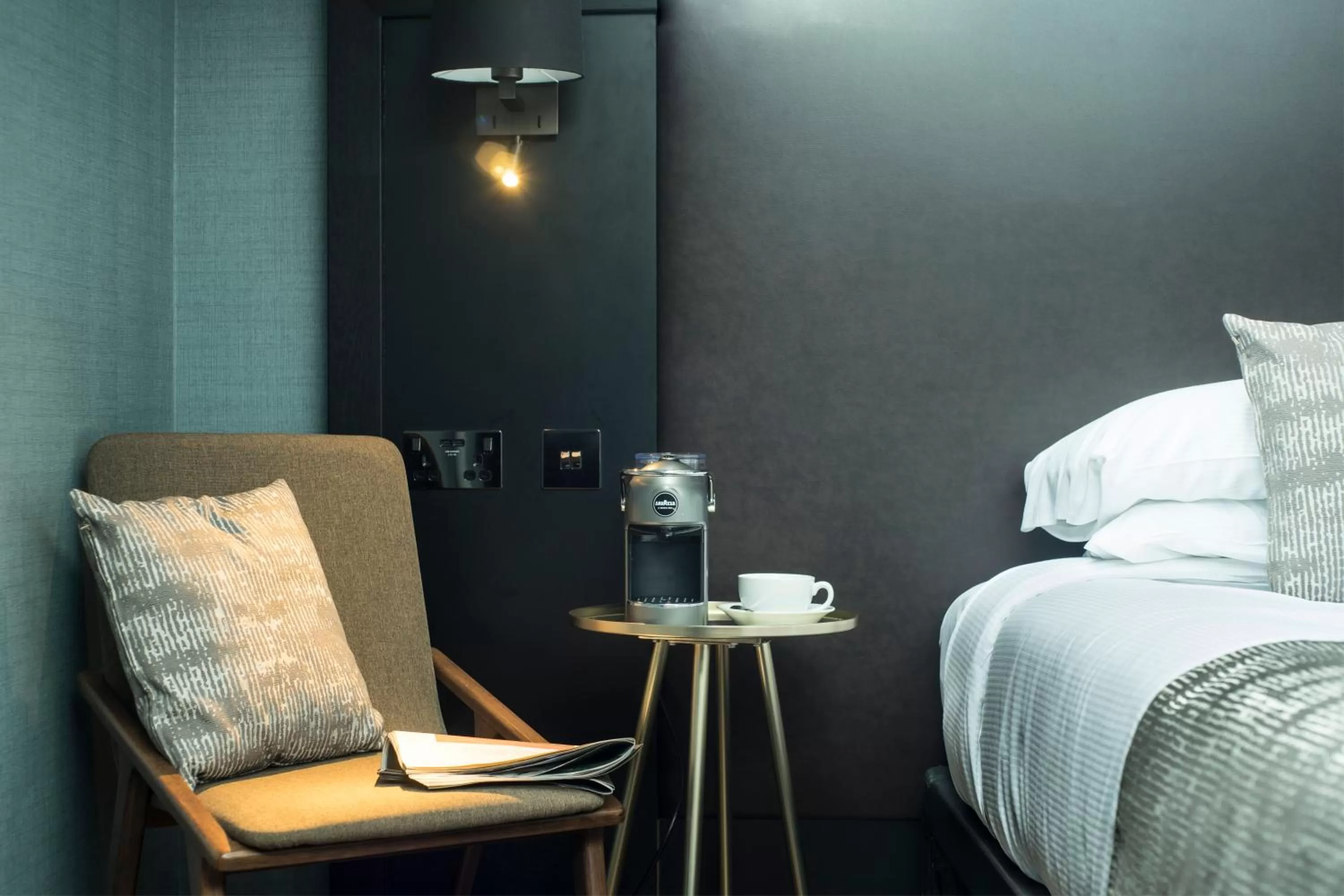 Coffee/tea facilities, Bed in Camden Enterprise Hotel