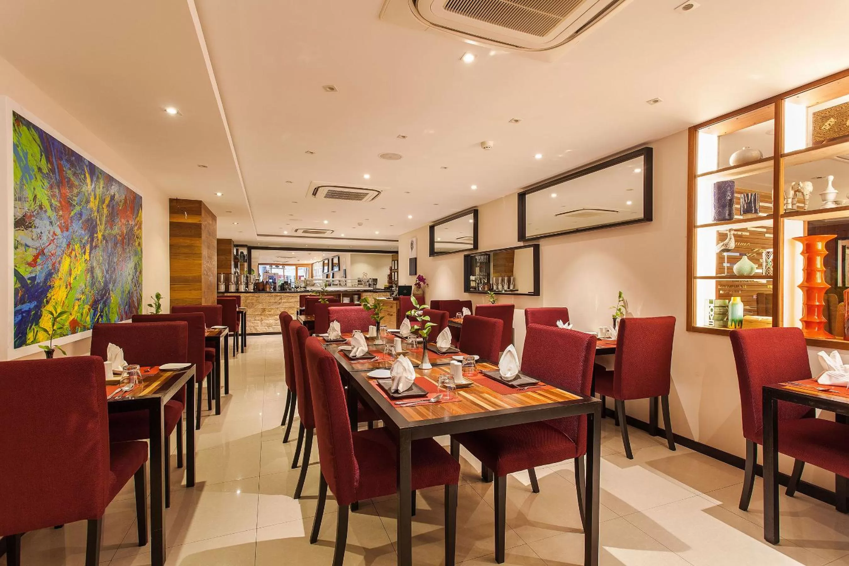 Restaurant/places to eat in The Somerset Hotel