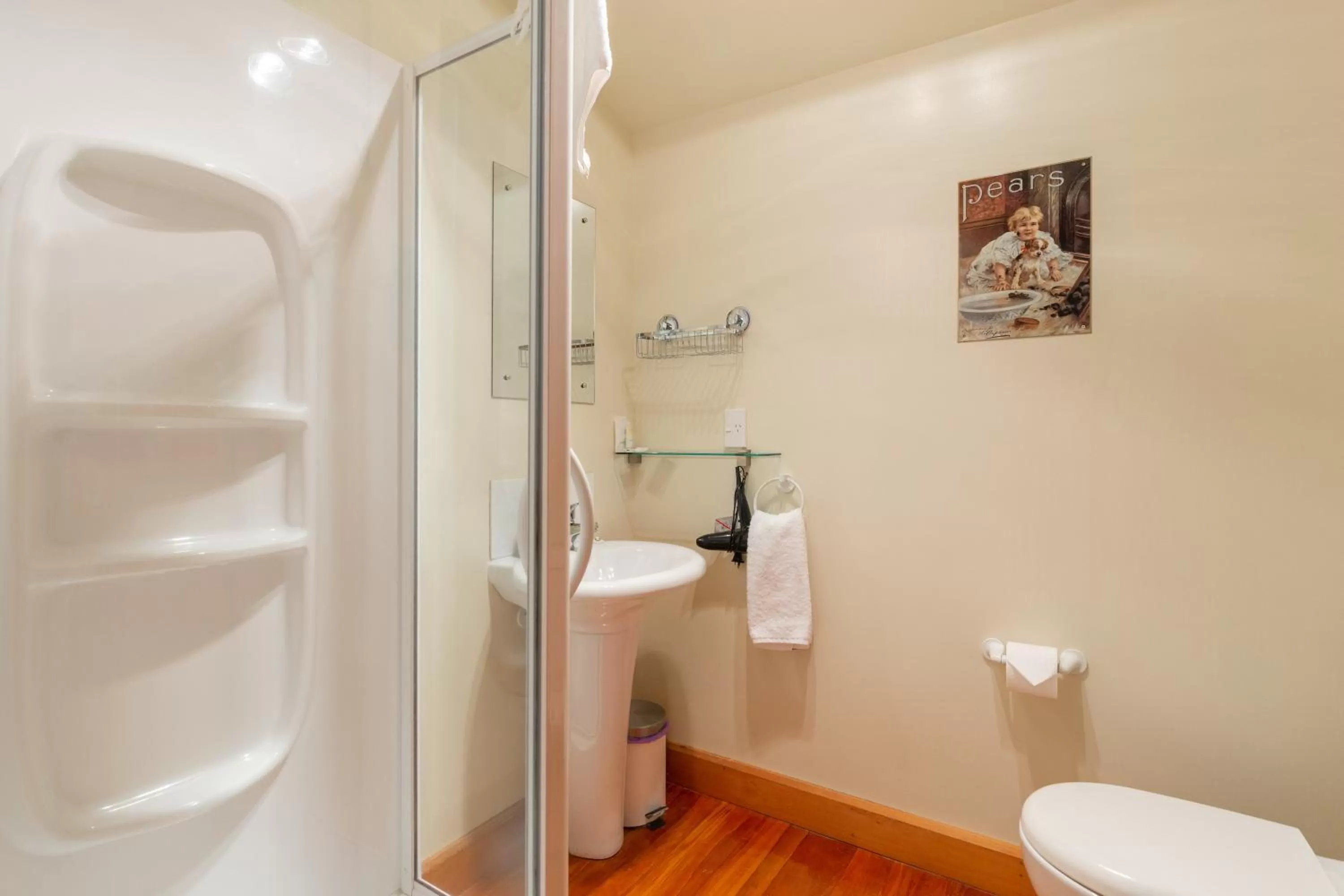 Bathroom in Olde Mill House B&B & Bike2Wine cycle hire