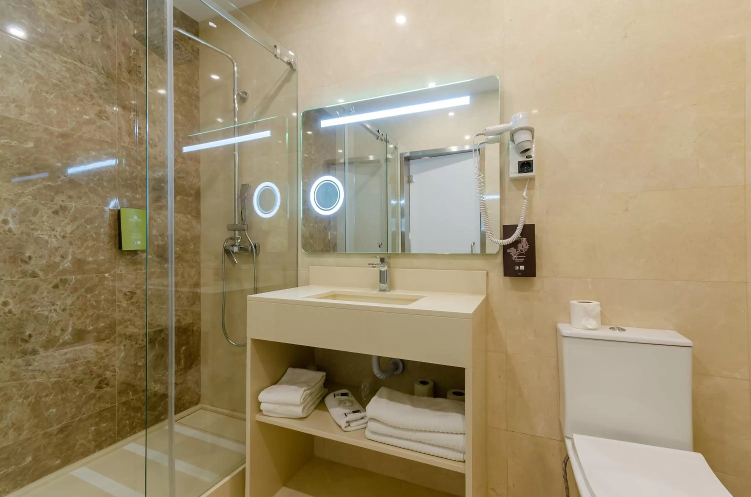 Shower in Hotel Borges Chiado