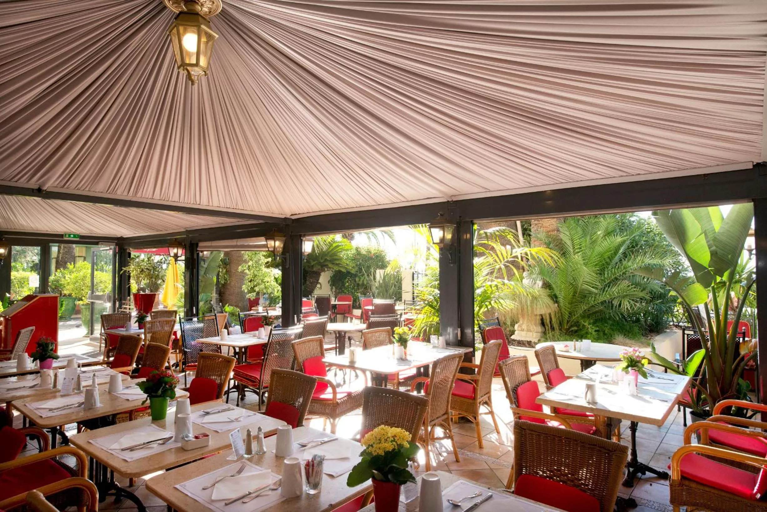 Restaurant/places to eat in Hôtel West End Promenade