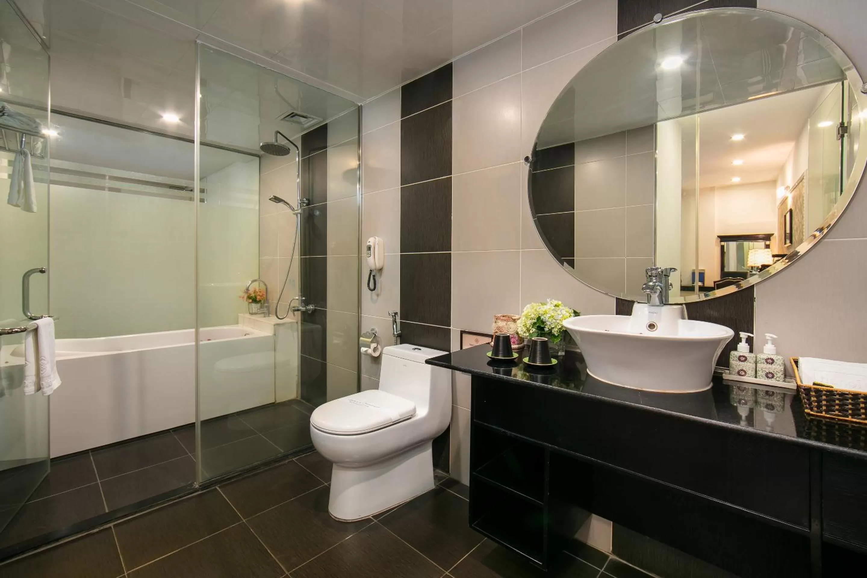 Bathroom in Hanoi Emotion Hotel