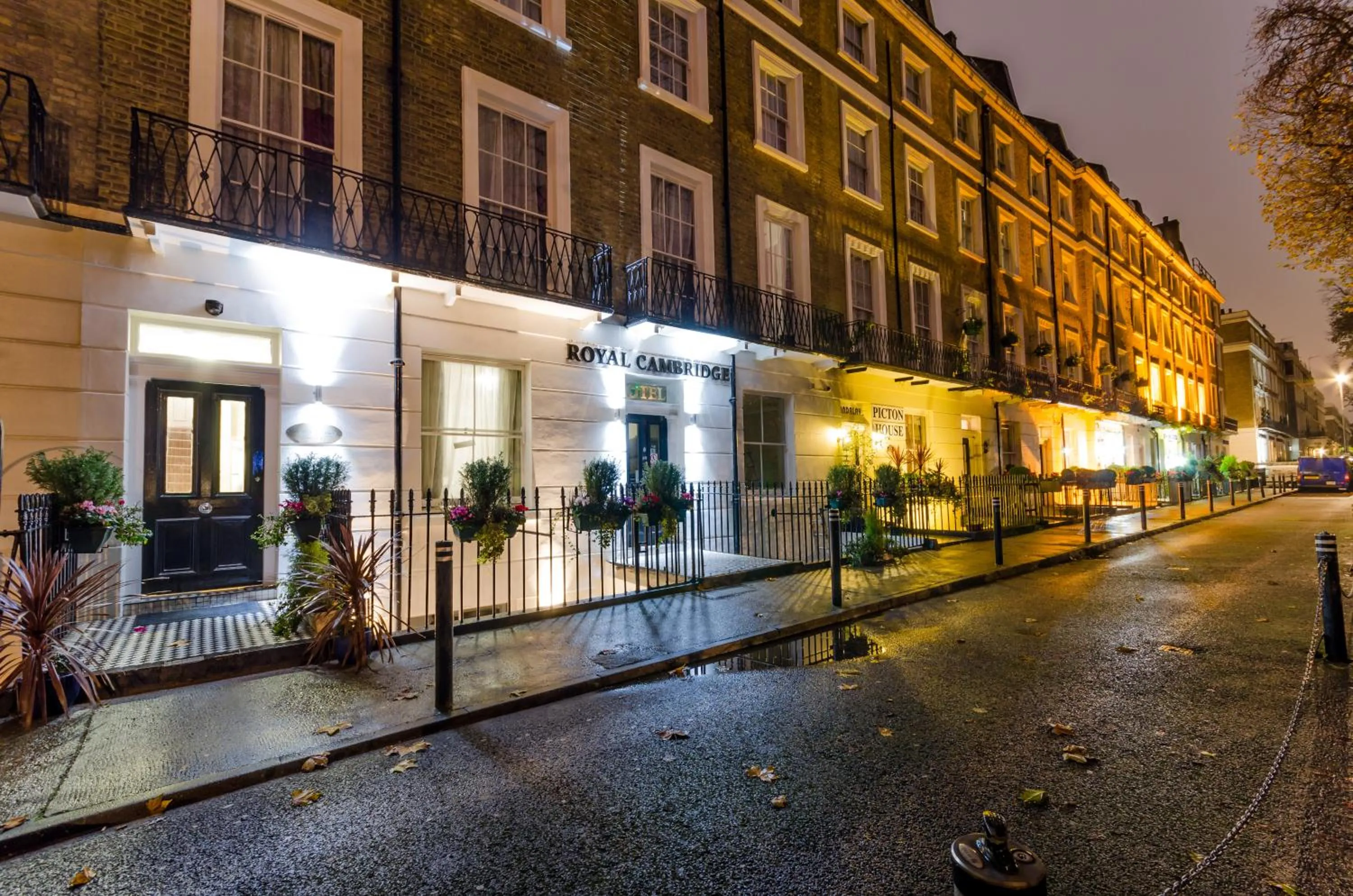Facade/entrance in Royal Cambridge Hotel