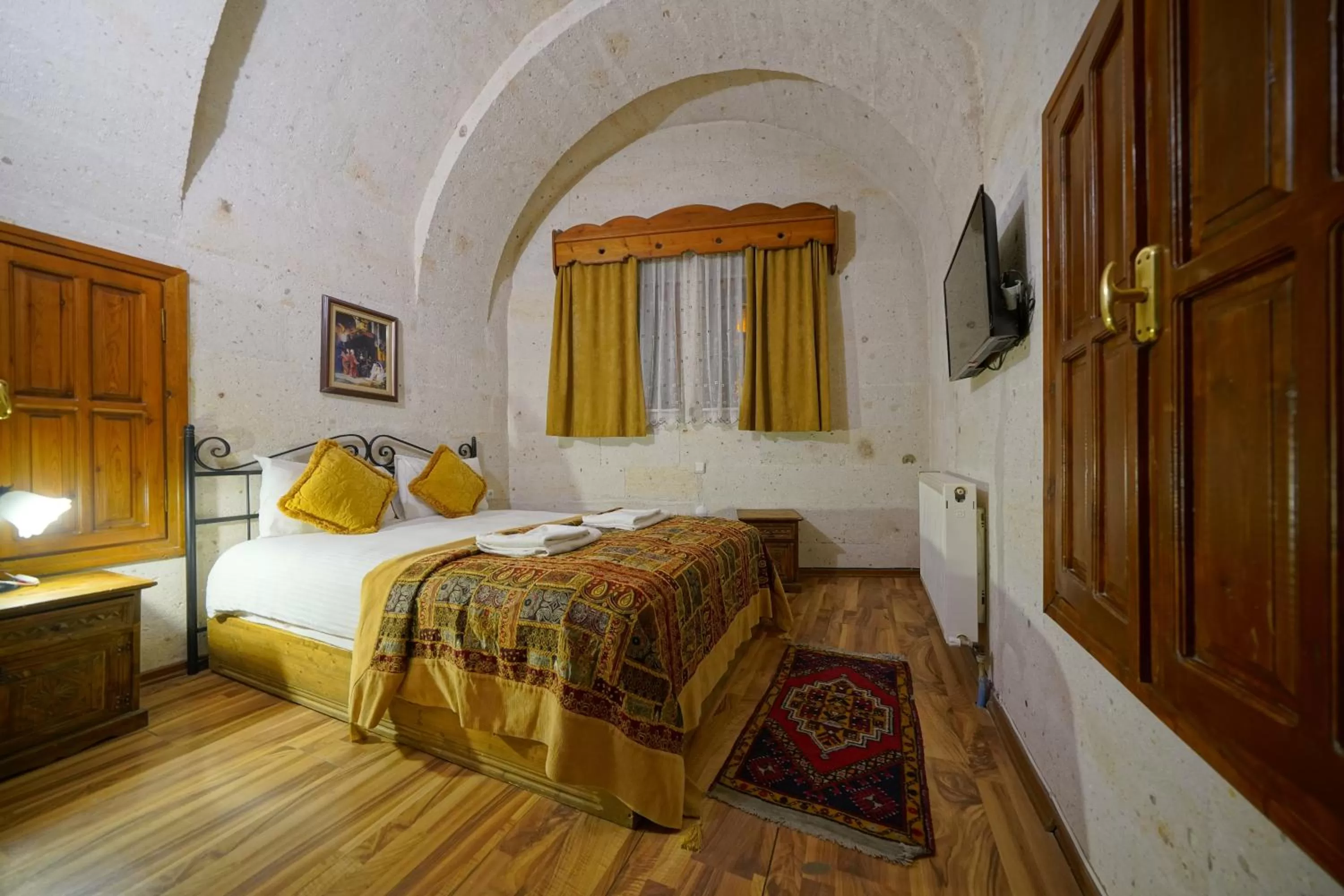 Photo of the whole room, Bed in Arch Palace