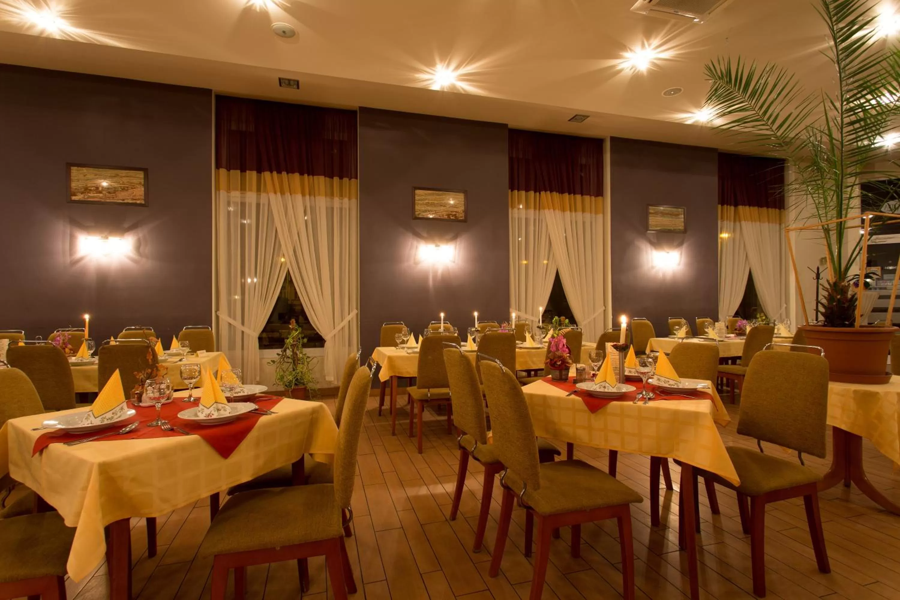 Dining area, Restaurant/Places to Eat in Körös Panzió és Étterem