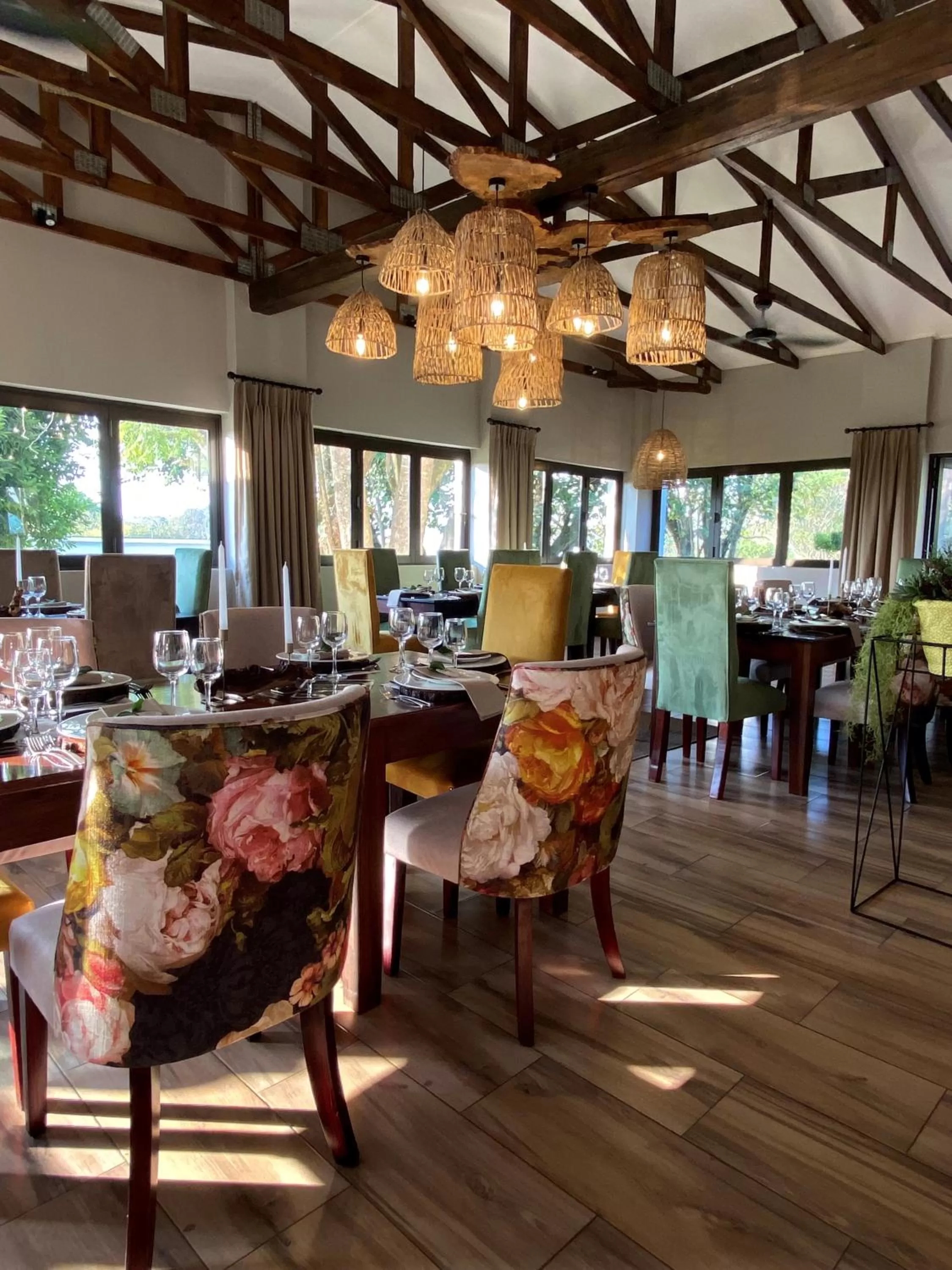 Restaurant/places to eat in Nut Grove Boutique Hotel