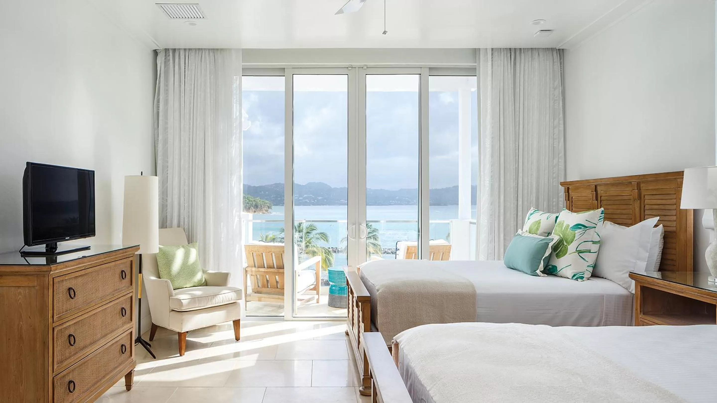 Sea view, Bed in Windjammer Landing Resort and Residences