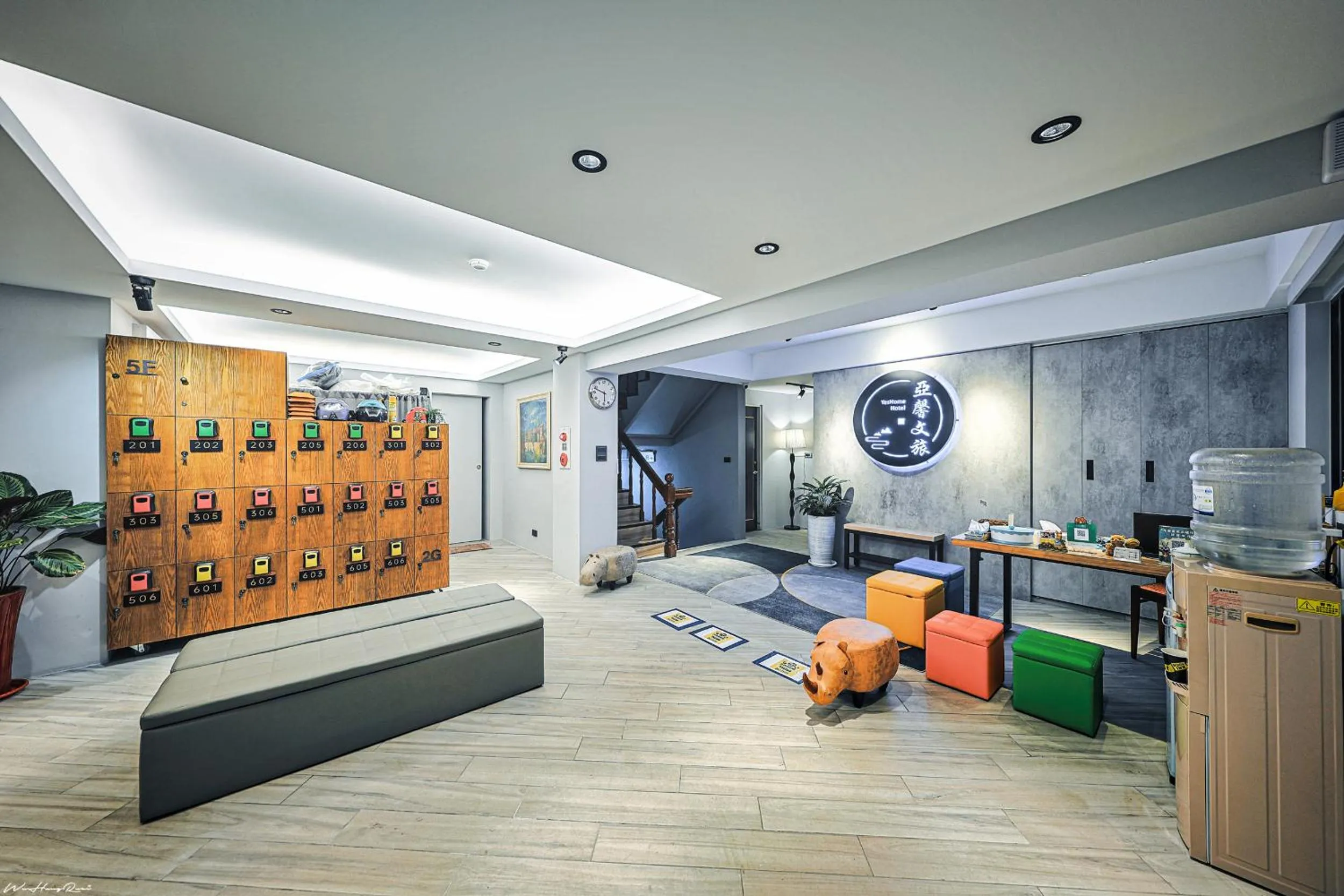 Living room in 亞馨文旅 近東大門夜市 有免費停車場 可自助入住