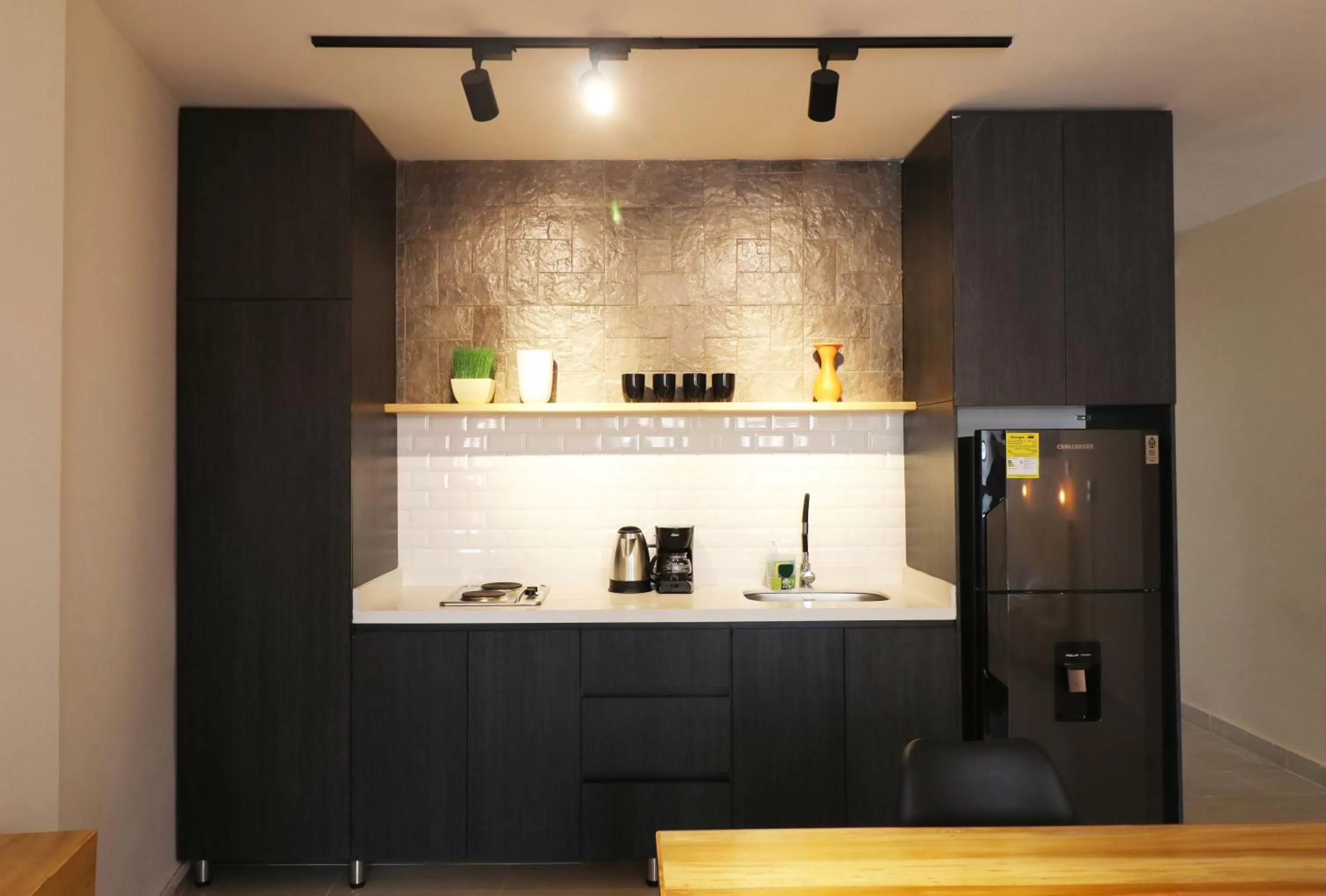 Kitchen/Kitchenette in 554 Apartments