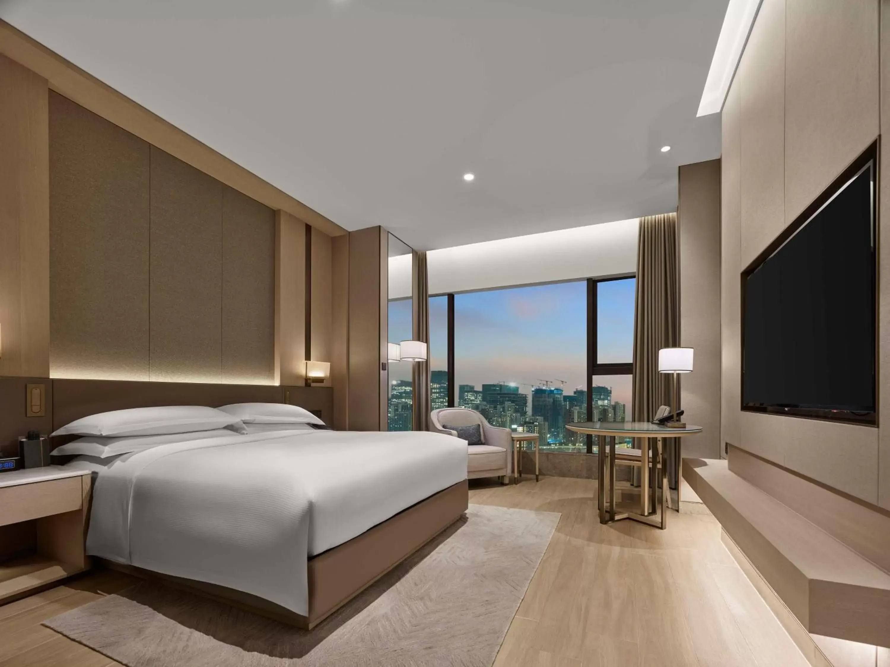 KING GUEST ROOM- CITY VIEW in DoubleTree By Hilton Shenzhen Nanshan Hotel & Residences KING GUEST ROOM- CITY VIEW in DoubleTree By Hilton Shenzhen Nanshan Hotel & Residences