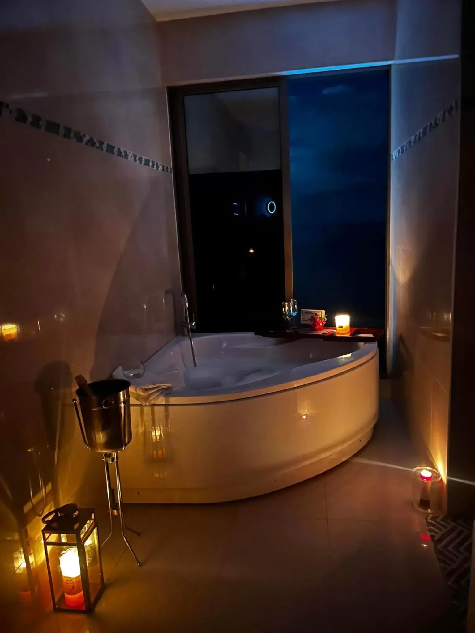 Deluxe Suite with Spa Bath - single occupancy in Fogo Boutique Hotel Deluxe Suite with Spa Bath - single occupancy in Fogo Boutique Hotel
