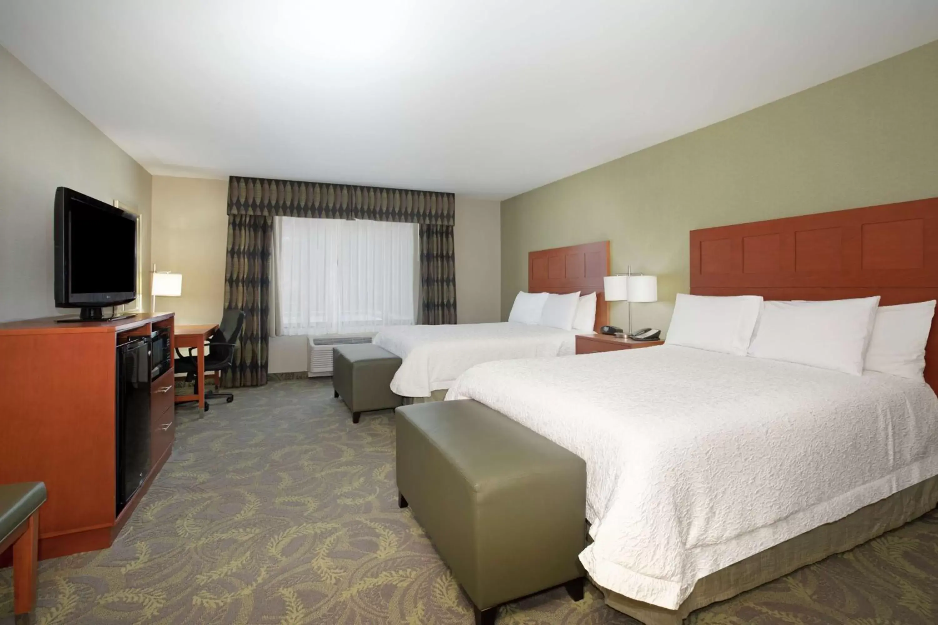 Queen Room with Two Queen Beds - Hearing Access/Non-Smoking in Hampton Inn & Suites Astoria Queen Room with Two Queen Beds - Hearing Access/Non-Smoking in Hampton Inn & Suites Astoria