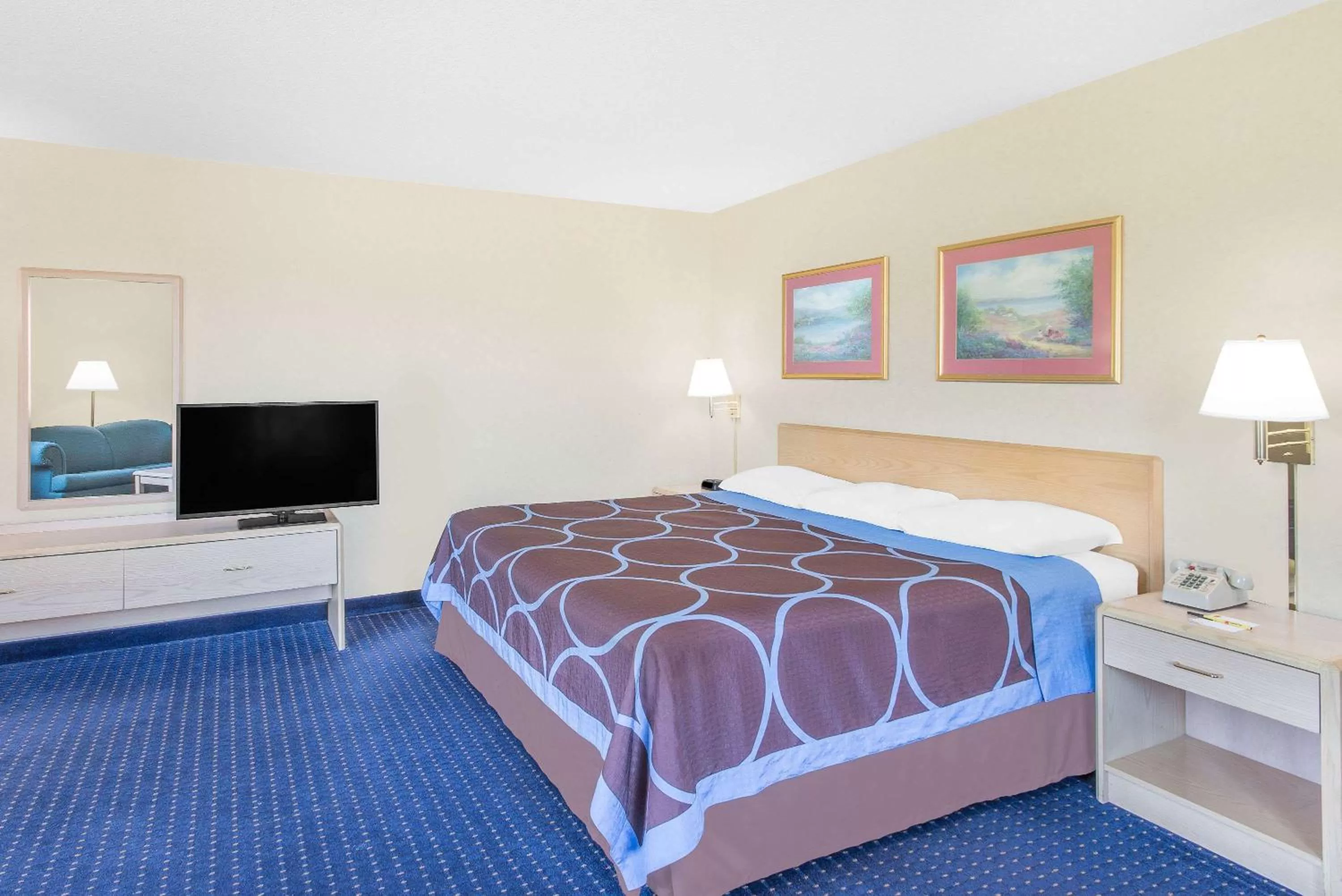 Photo of the whole room, Bed in Super 8 by Wyndham Canandaigua