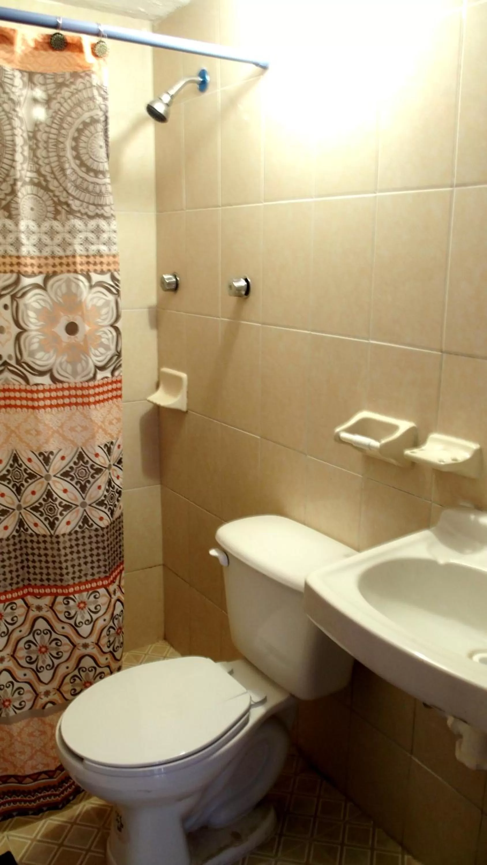 Bathroom in kukulkan hostal