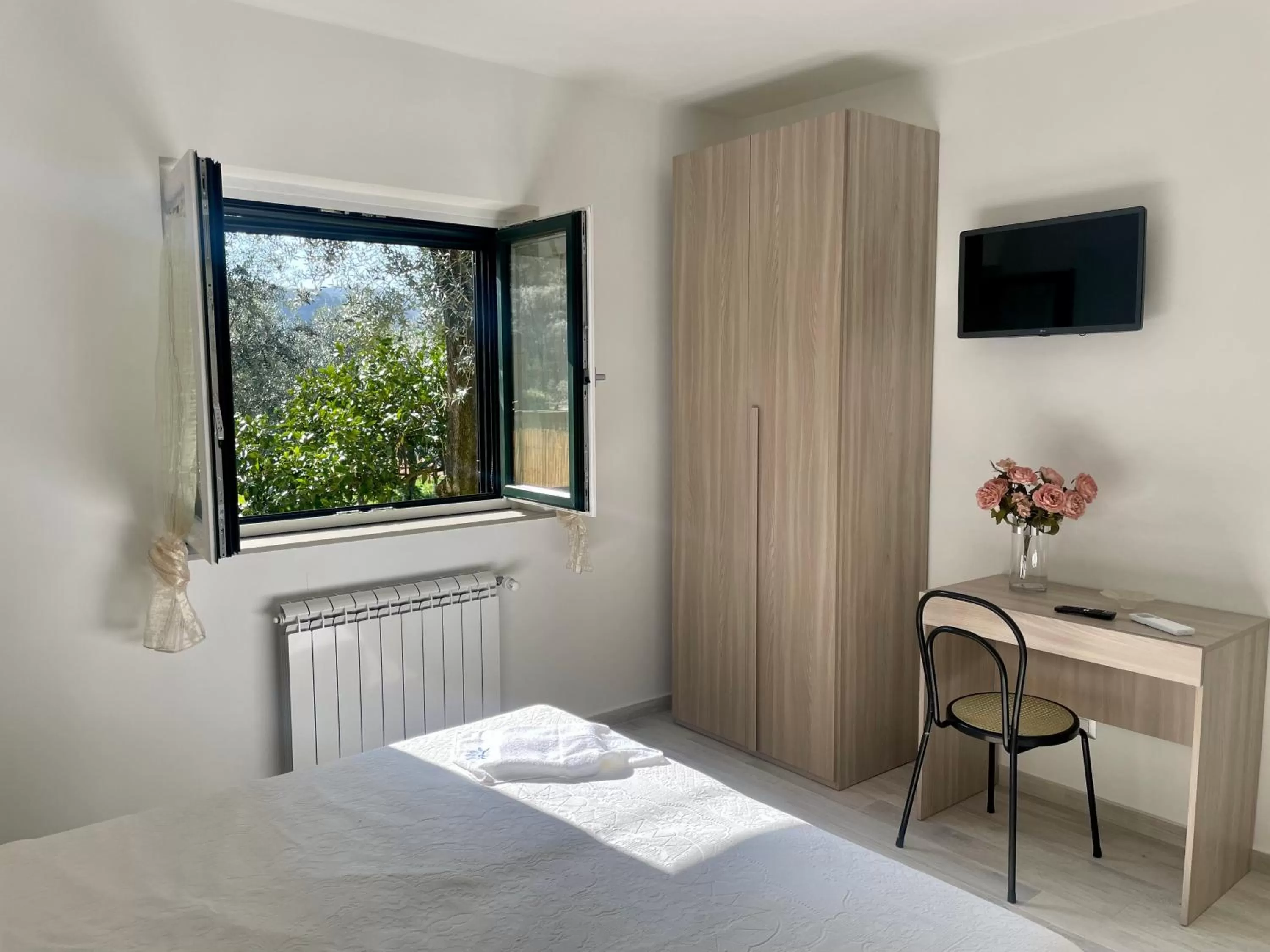 Bed in Sorrento Realty Holidays - The smile of the sun