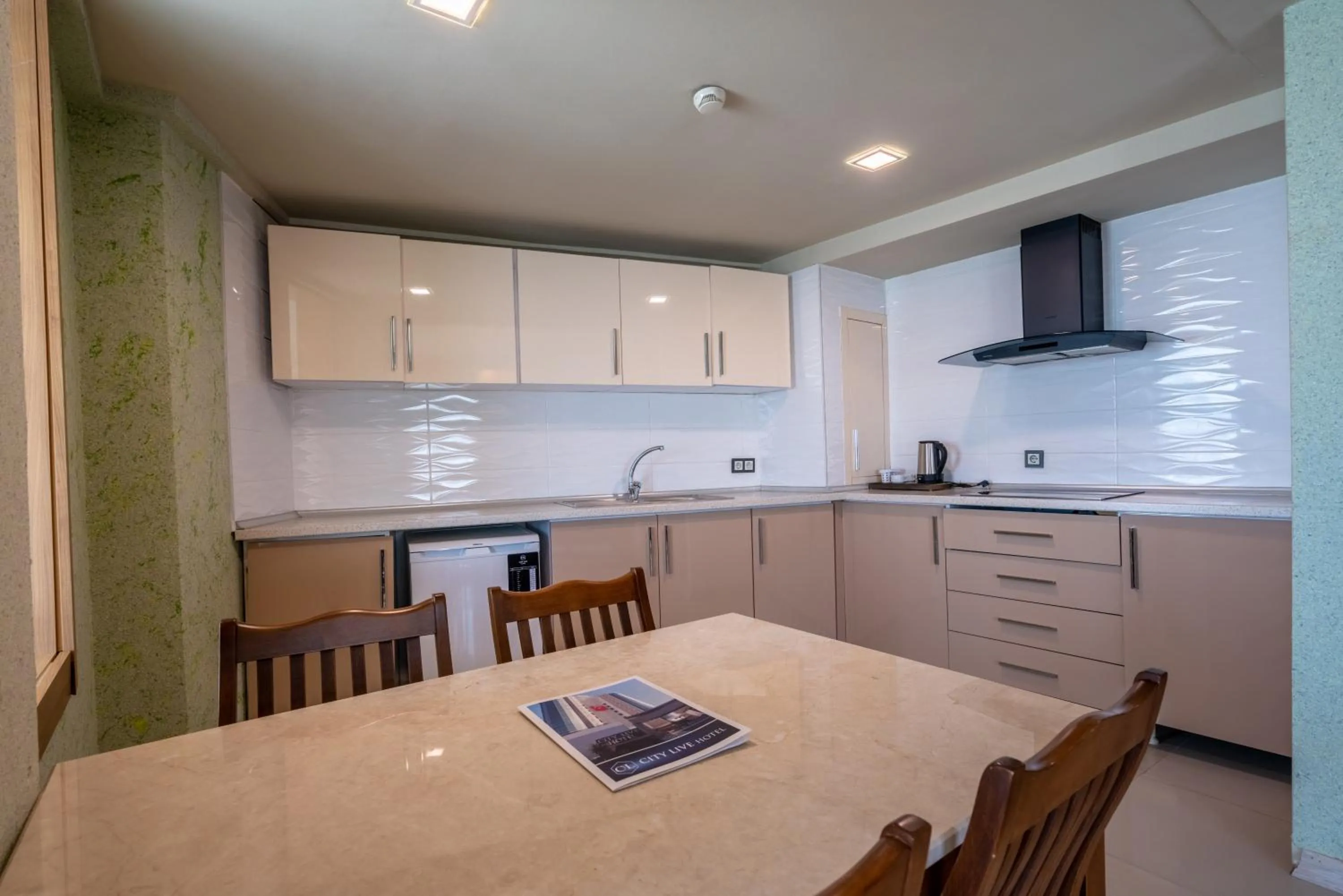 Kitchen or kitchenette in City Live Hotel