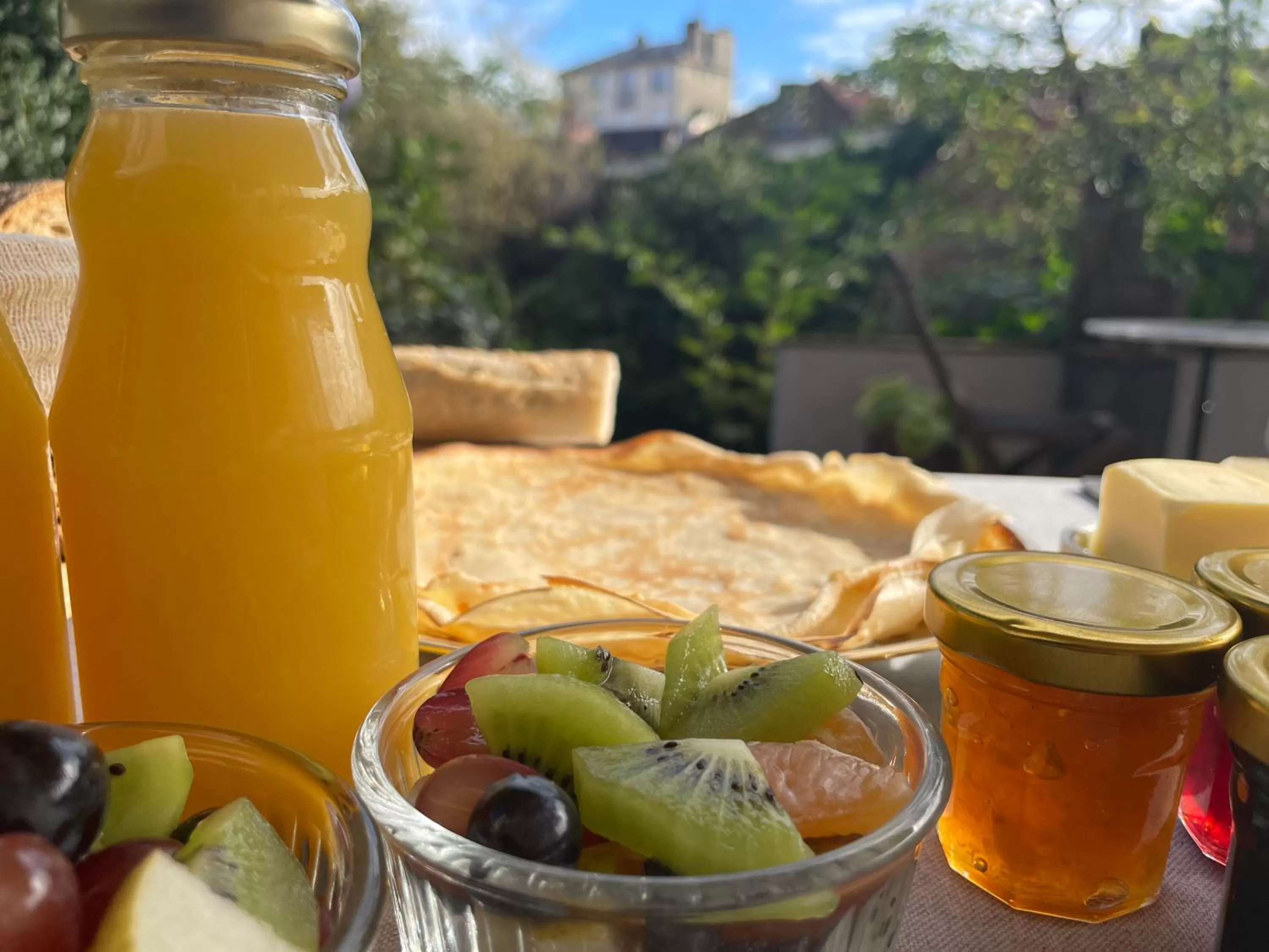 Food and drinks in Dupain & Dubeurre Appart'Hôtel - Parking