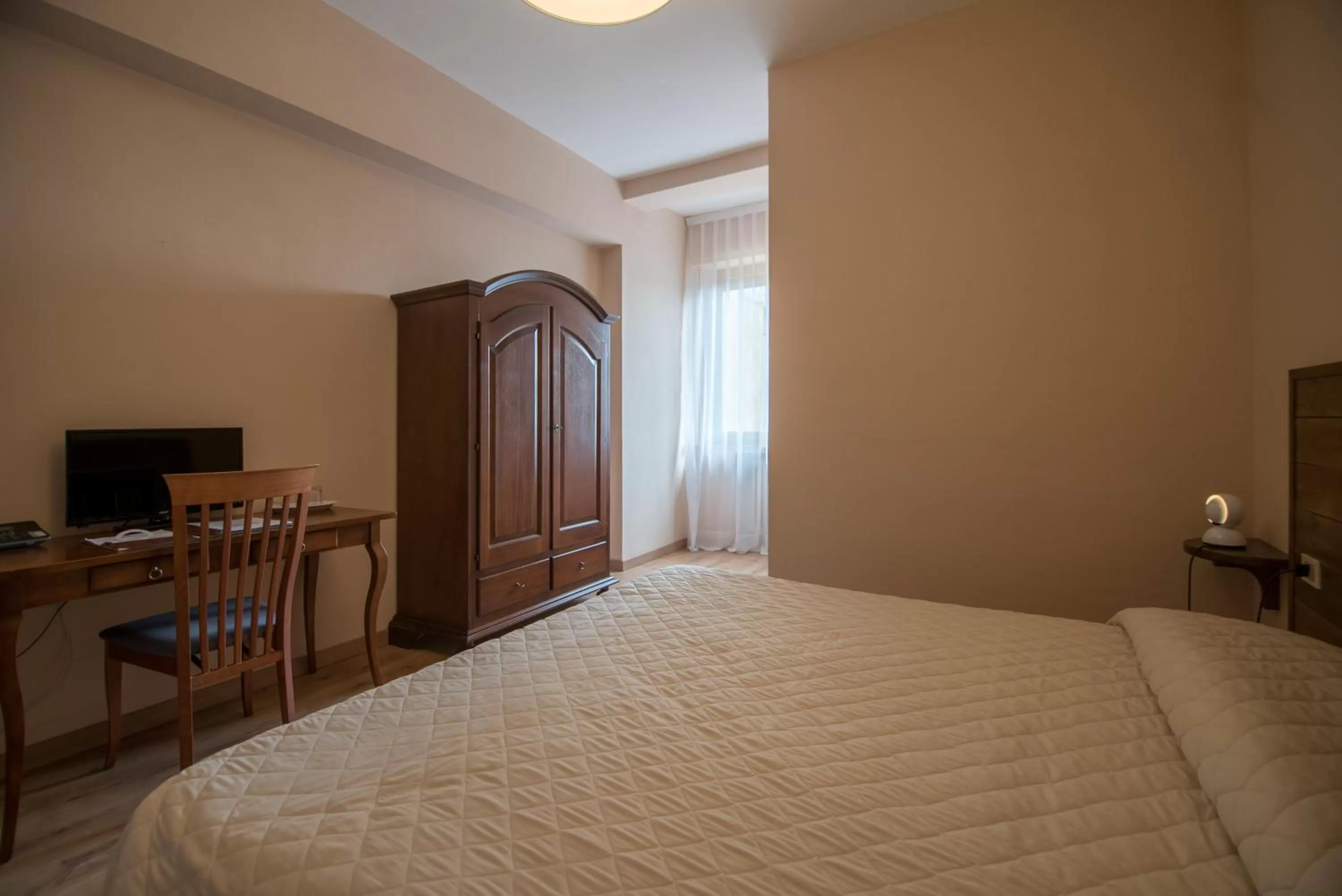 Photo of the whole room, Bed in Certosa di Pontignano Residenza d'Epoca - Place of Charme