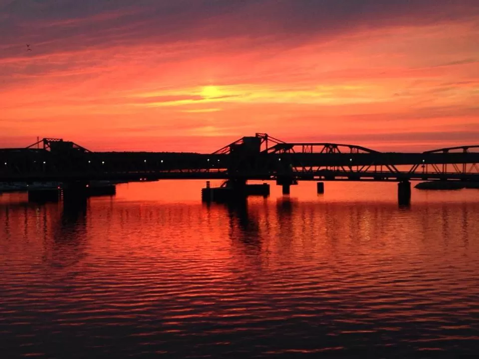 Nearby landmark, Sunrise/Sunset in The Foxglove Inn
