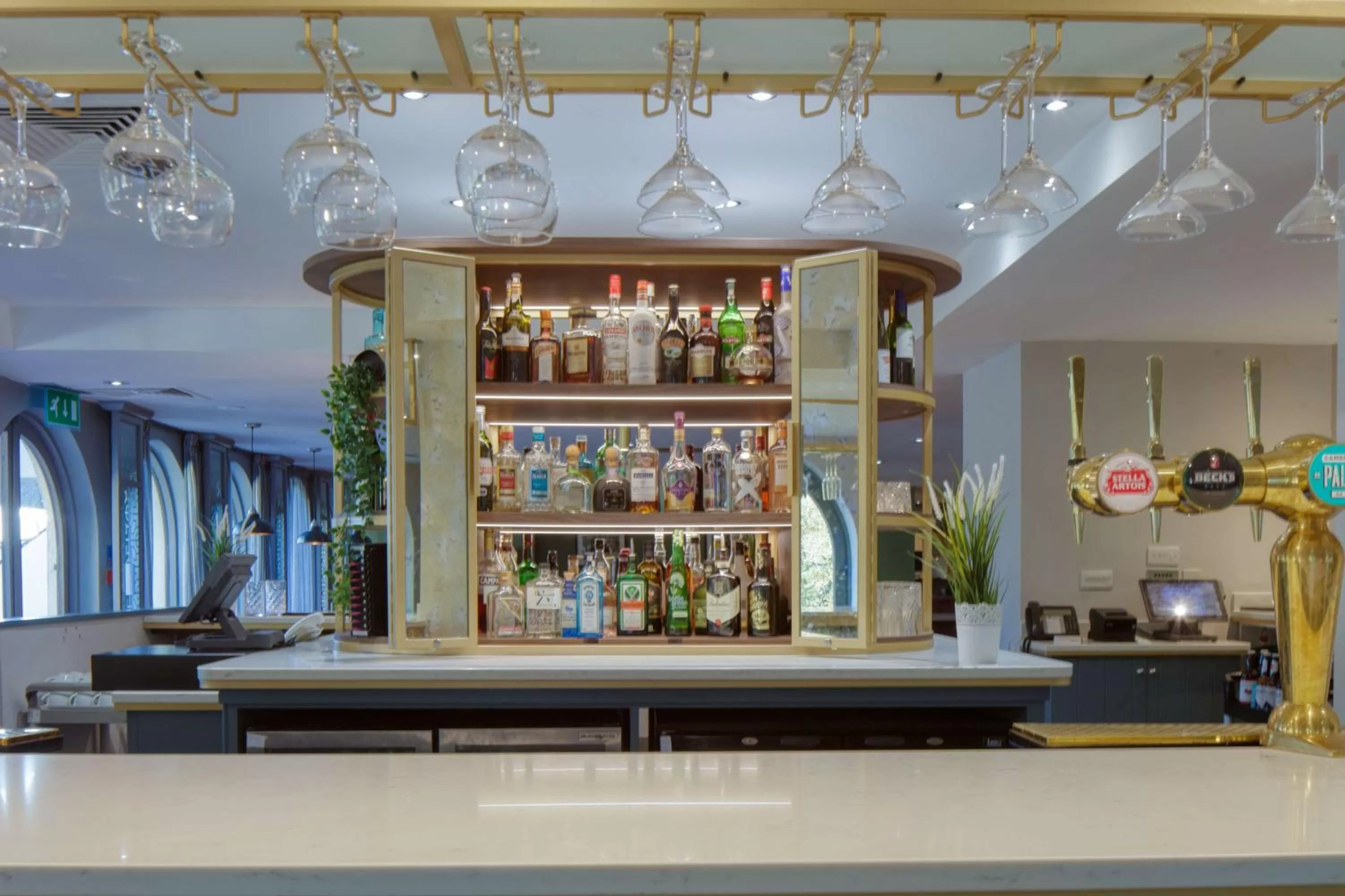 Lounge or bar in Hilton Cobham
