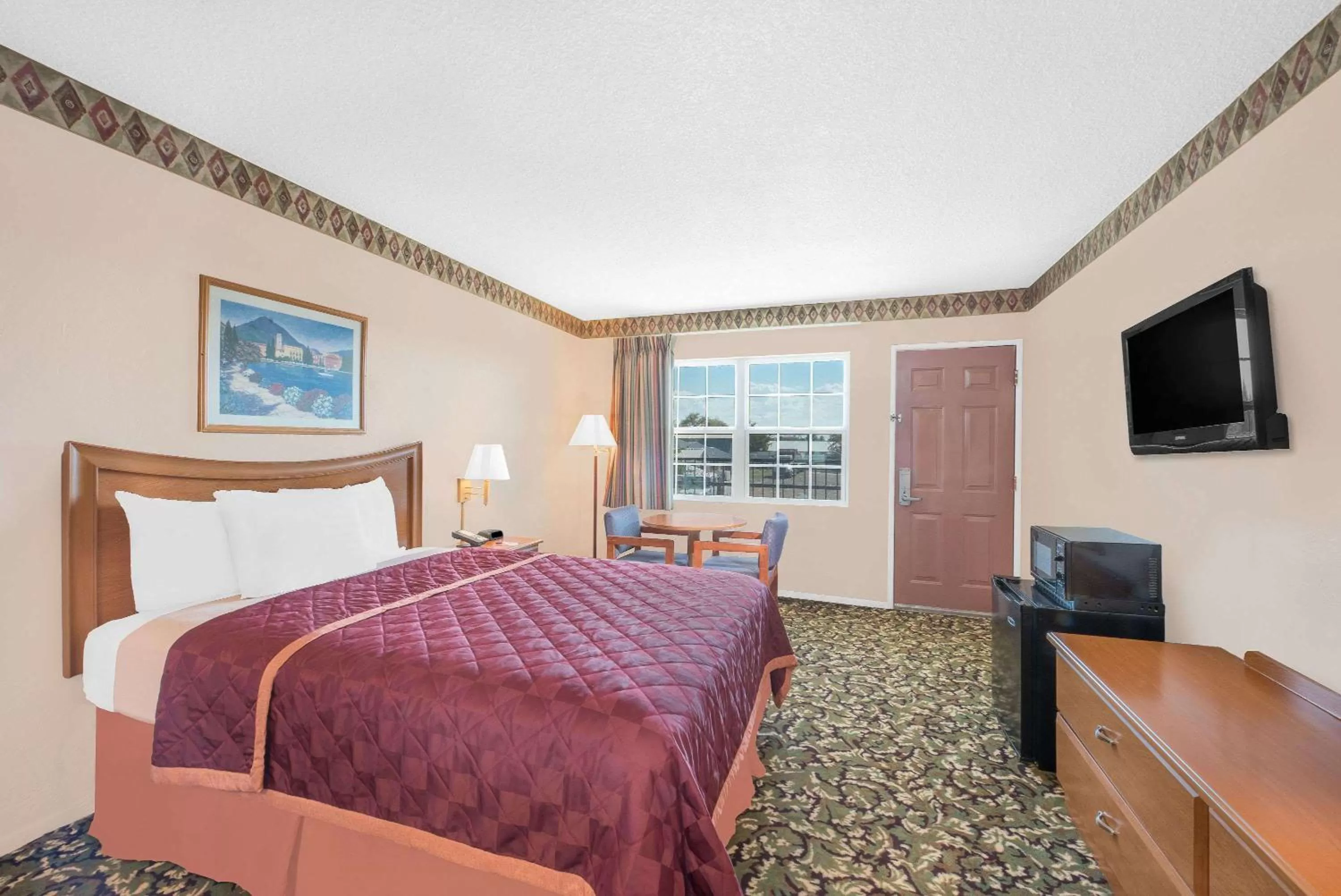 Photo of the whole room, Bed in Knights Inn & Suites by Sonesta Pecos