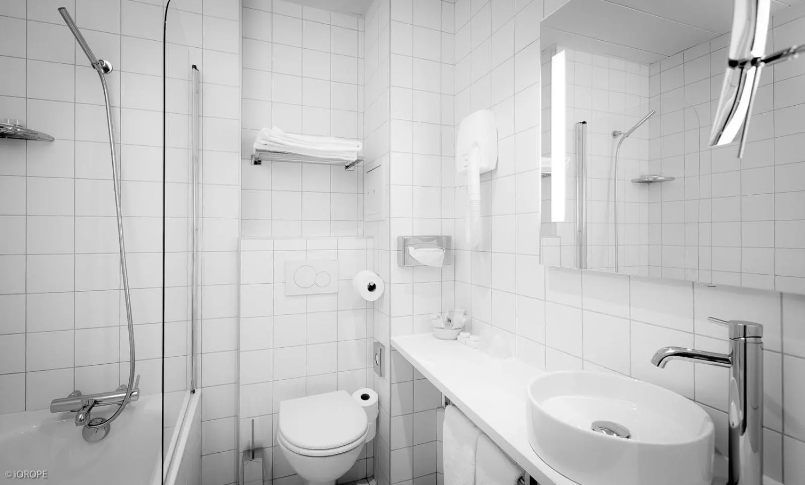 Bathroom in Hotel Mirabeau Eiffel