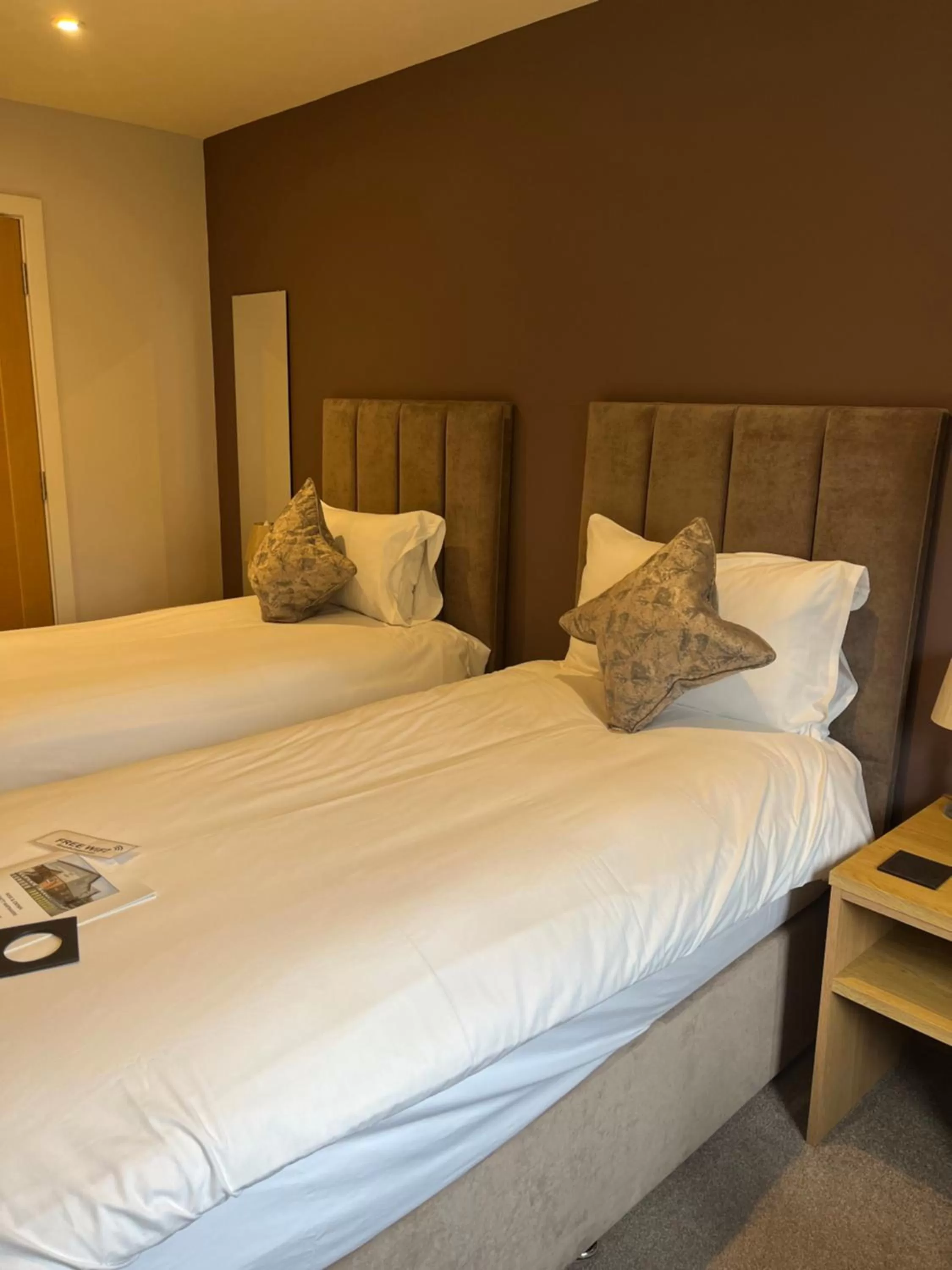 Bed in Rose and Crown