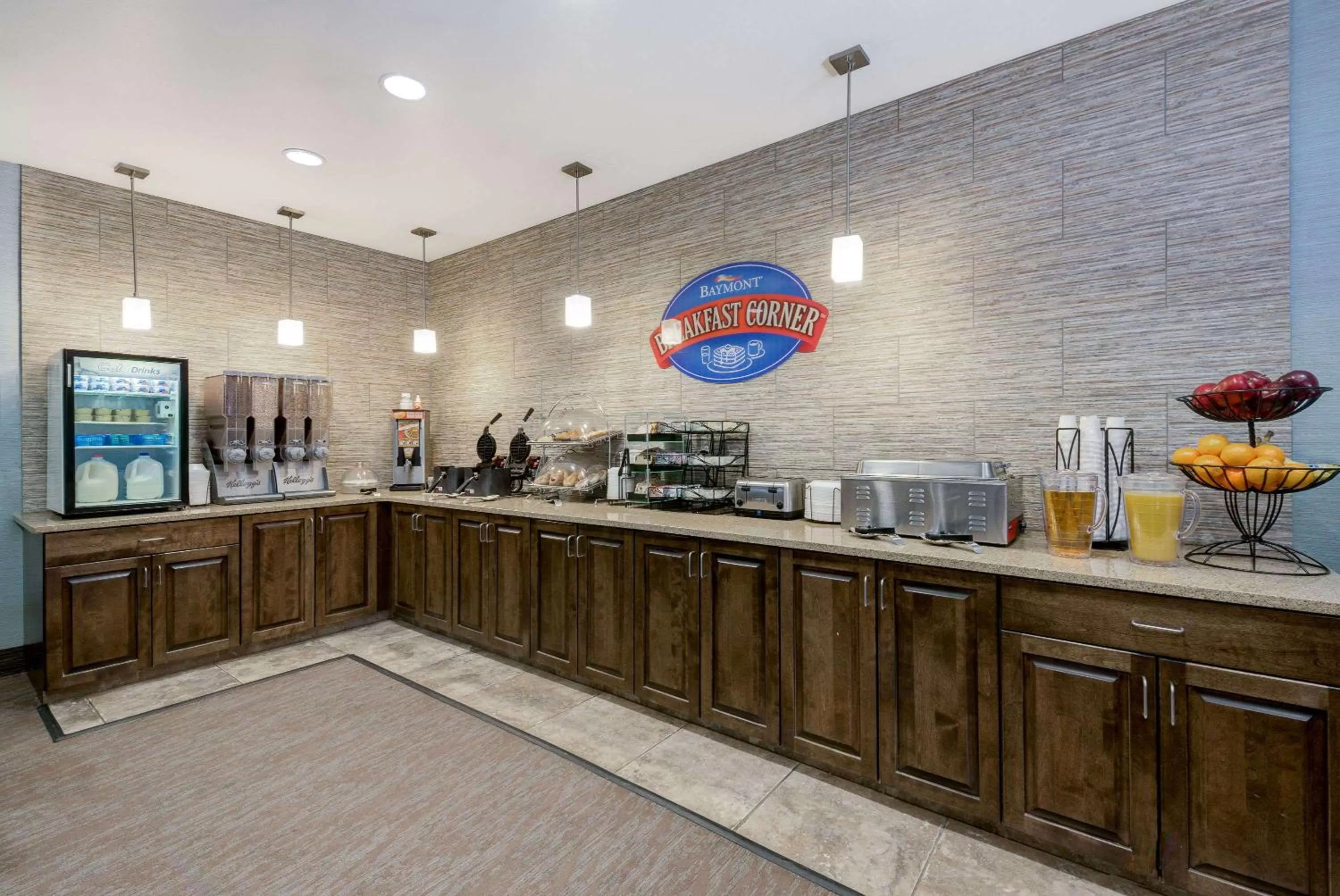 Restaurant/places to eat in Baymont by Wyndham Minot