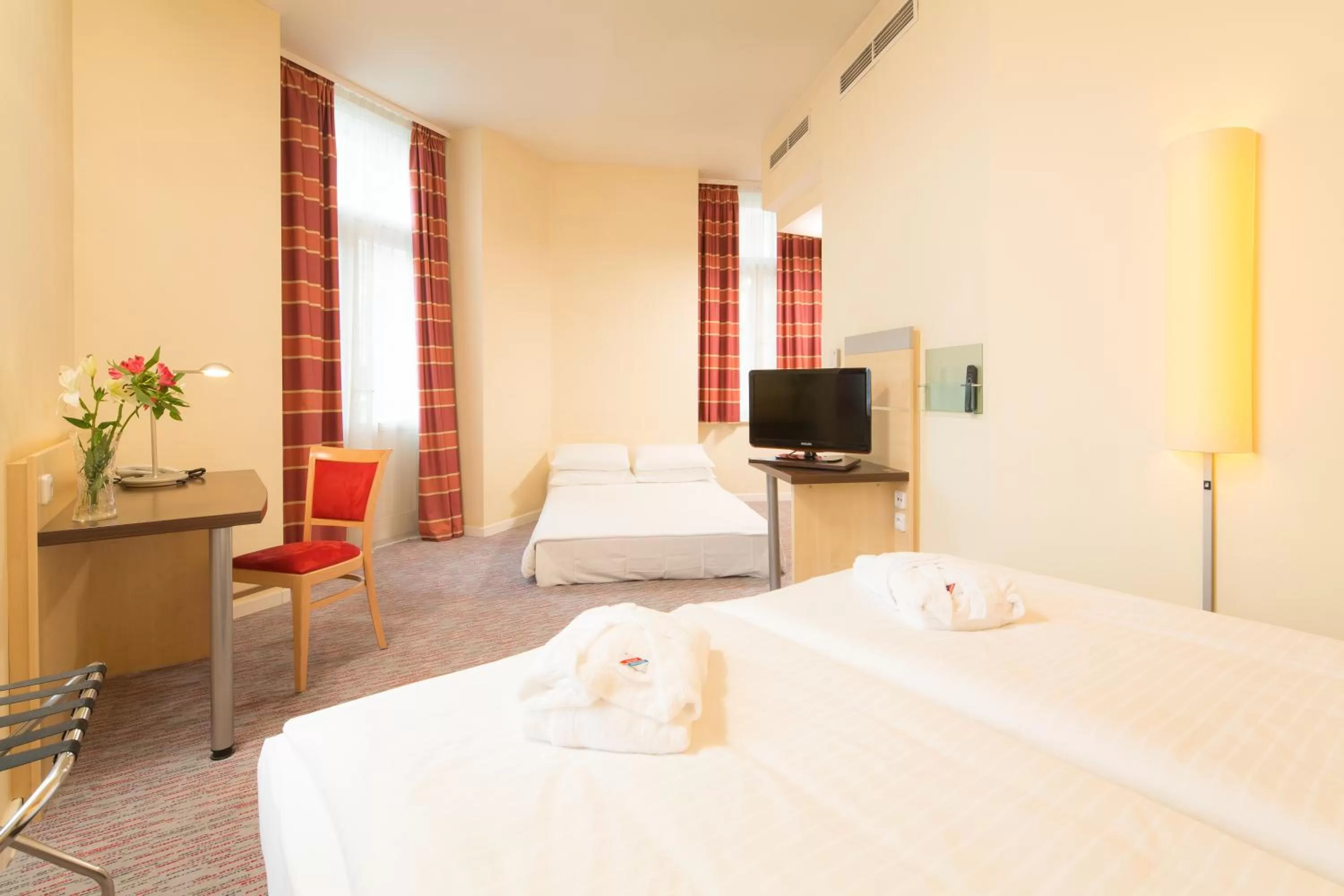 Bed in Exe City Park Hotel