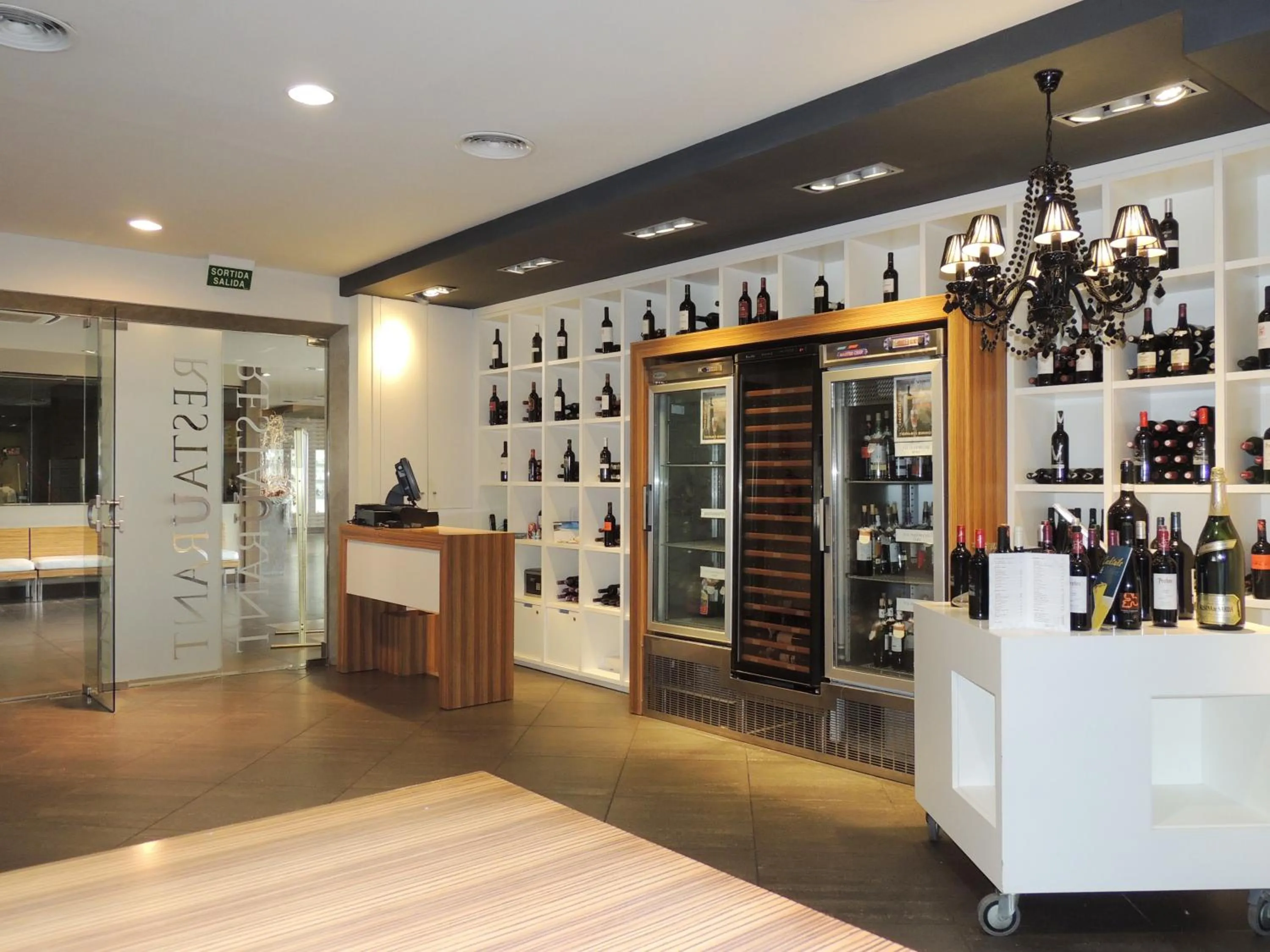 Restaurant/places to eat in Hotel Augustus