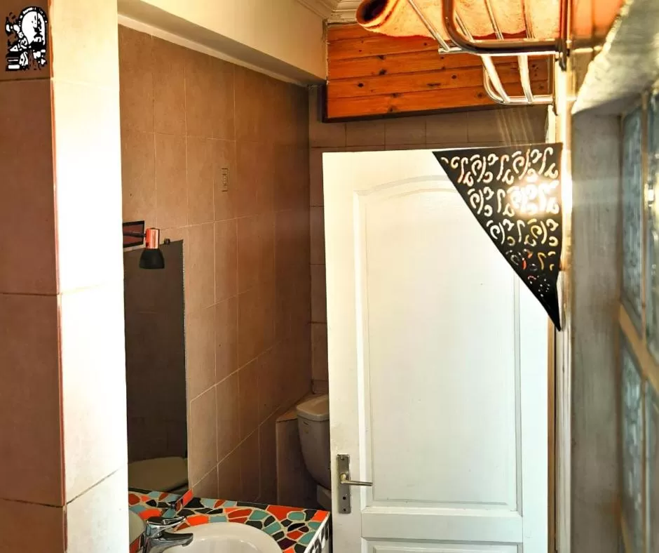 Restaurant/places to eat, Bathroom in Hotel Le Relais Normand