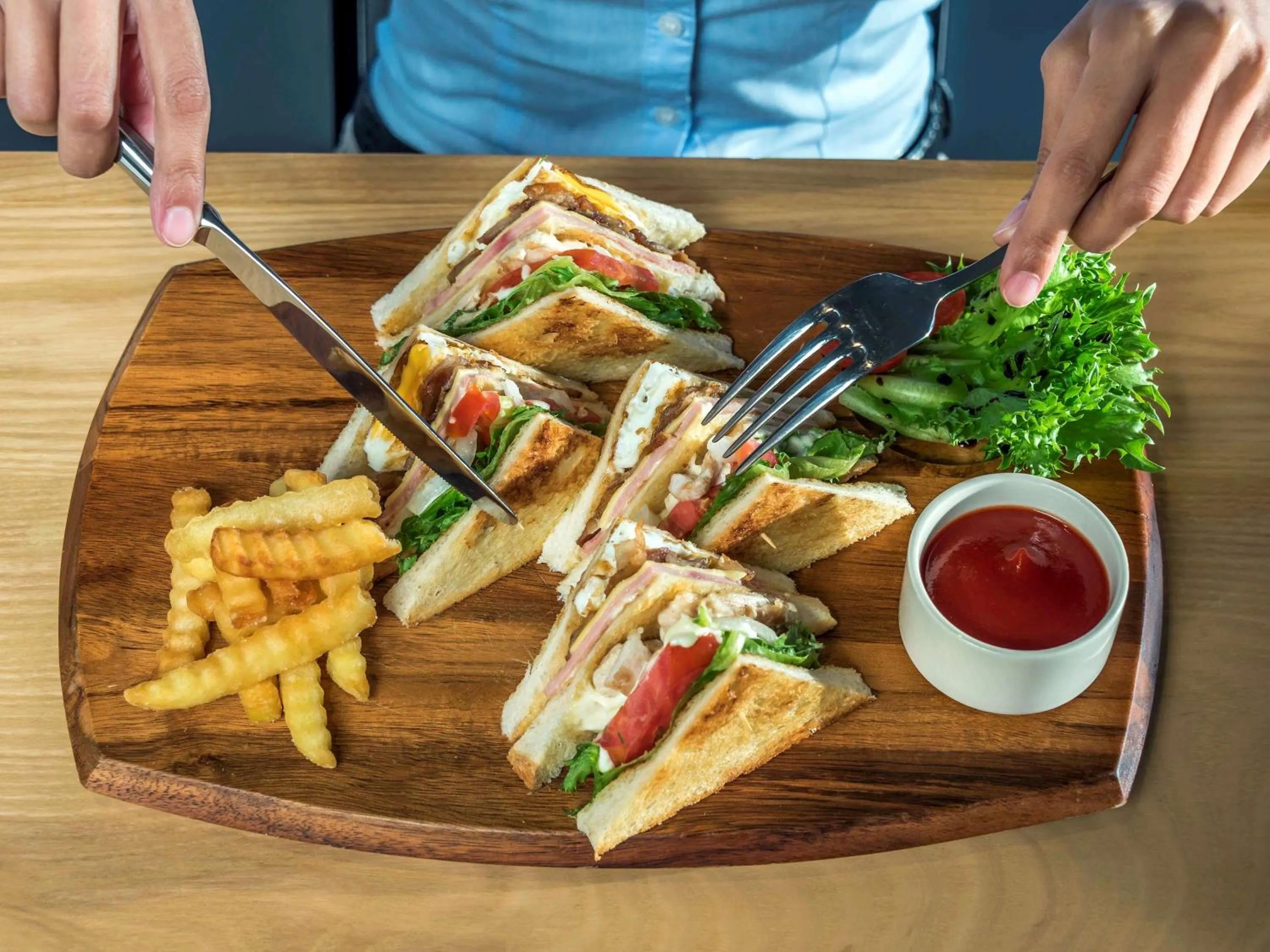 Lounge or bar in ibis Bangkok IMPACT