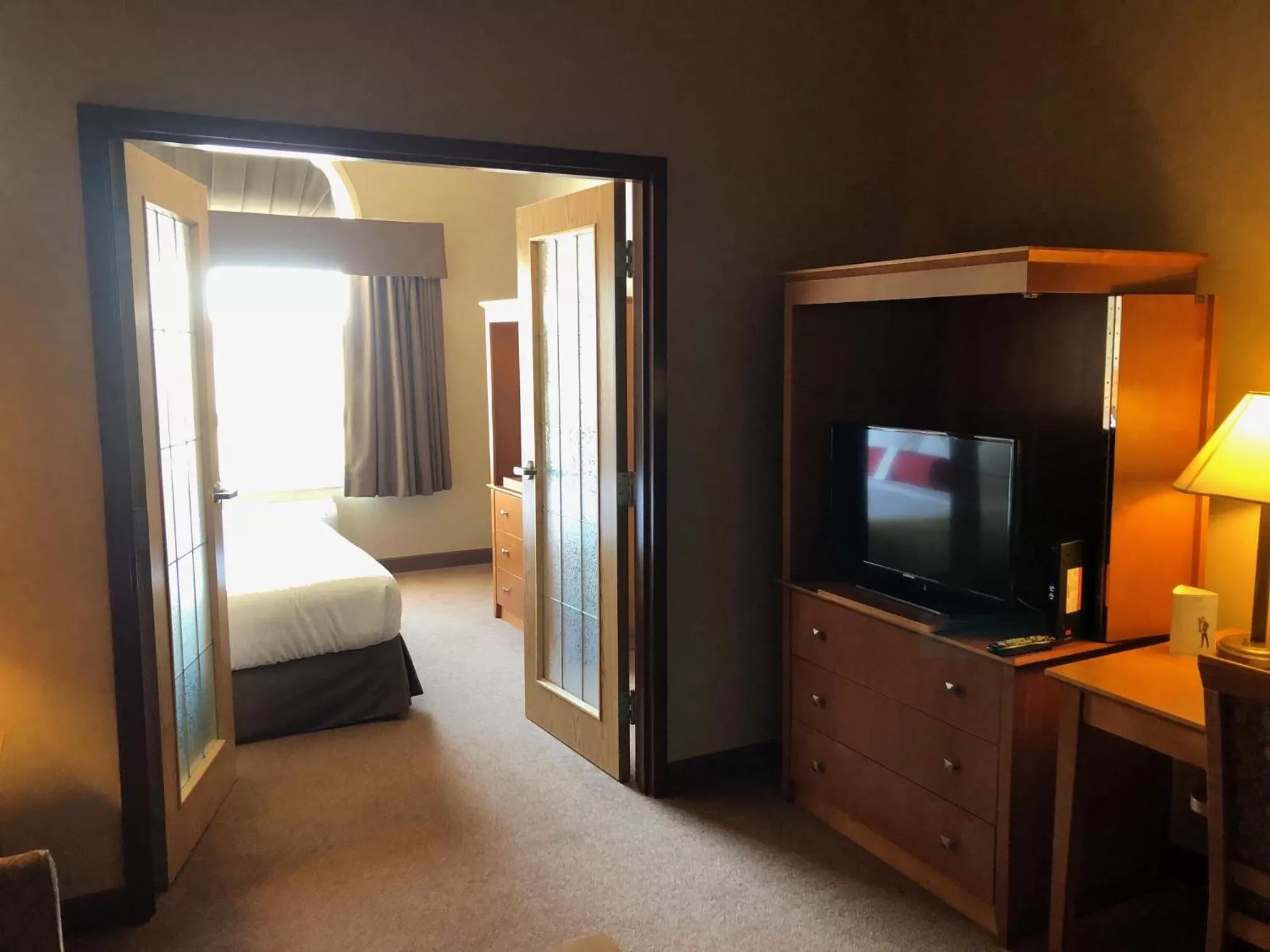 Bedroom, Bed in Ramada by Wyndham Ponoka