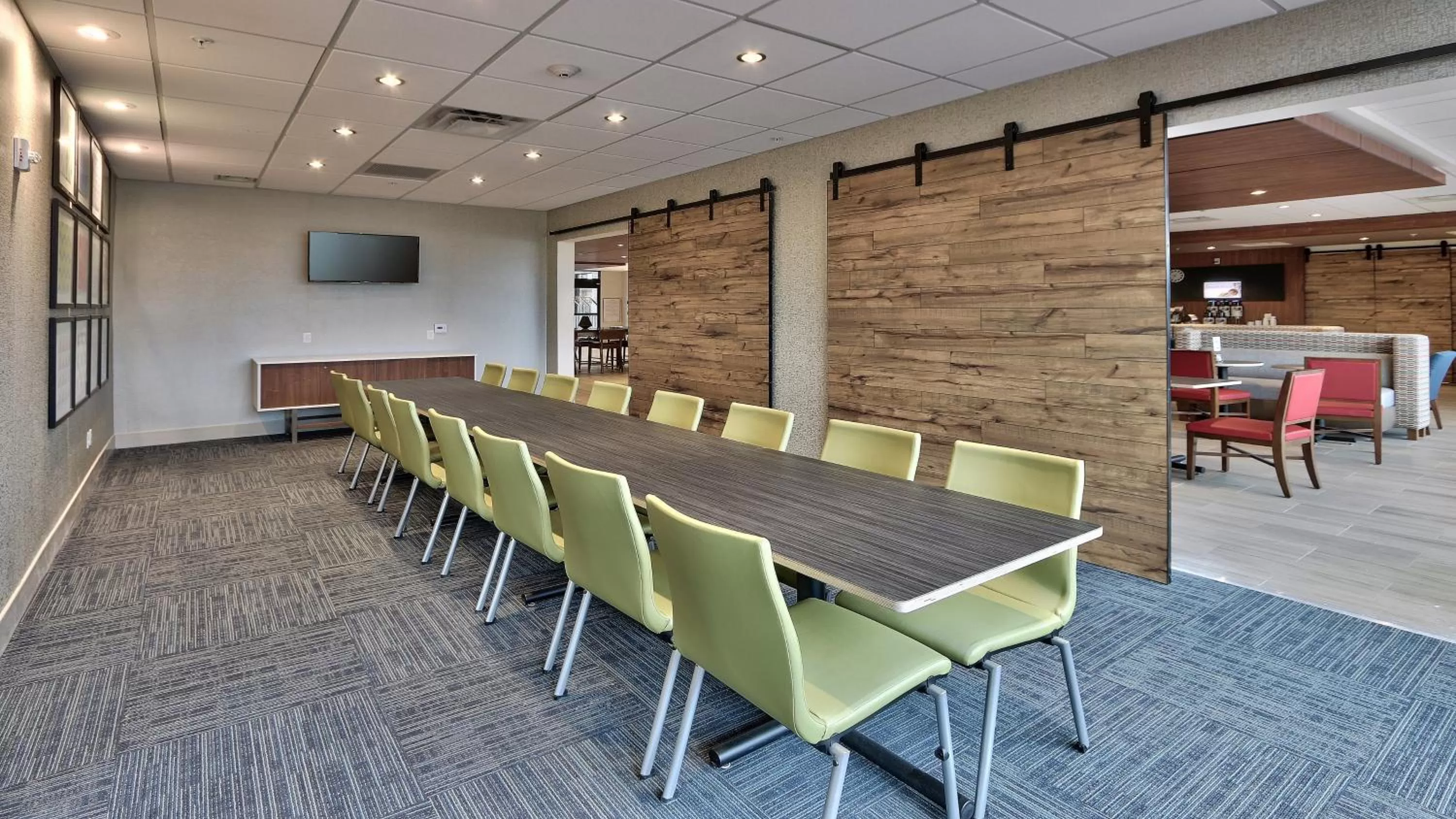 Meeting/conference room in Holiday Inn Express & Suites Broomfield by IHG