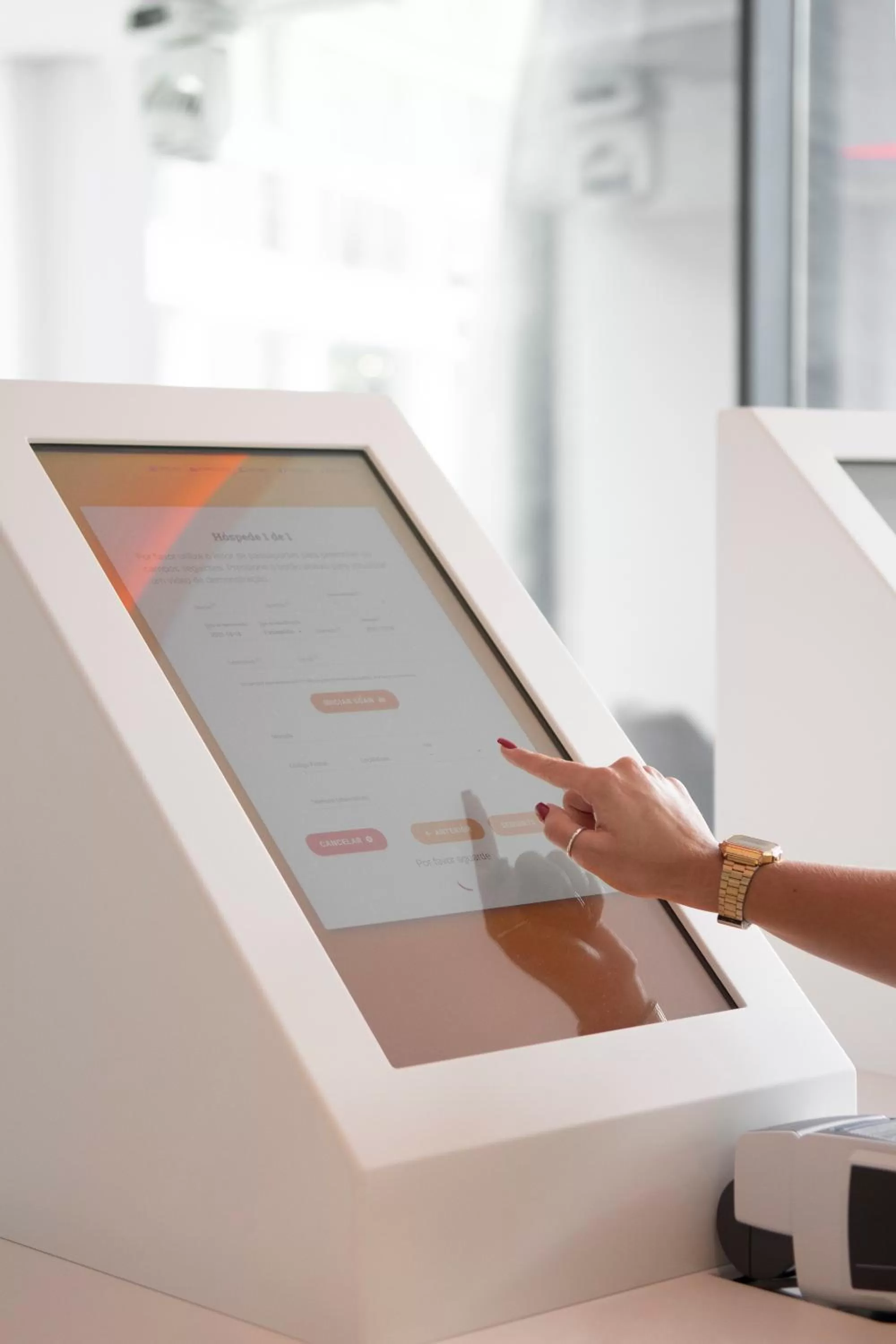 Lobby or reception in EVOLUTION Lisboa Hotel